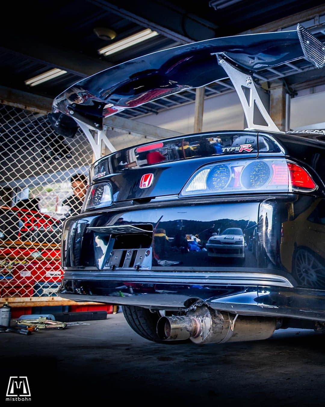 mistbahnのインスタグラム：「_ Washing hands BAIKINMAN Honda DC5 INTEGRA Type R _ 🚗: @key.9816  📷: @mistbahn _ Shot on Oct-15 2023 🏁 "Circuit Festa ( @circuit_festa_west_japan )" "HONDA ONE MAKE RACE". Central Circuit (Hyogo Japan) _ JP) 2023年10月15日、セントラルサーキットで開催された「サーキットフェスタ ( @circuit_festa_west_japan )」内の「ホンダ・ワンメイク・レース」で撮影。 _ #circuitfesta #circuitfesta2023 #サーキットフェスタ #サーキットフェスタ2023 #hondaonemakerace #ホンダワンメイク #ホンダワンメイクレース #centralcircuit #セントラルサーキット #手を洗うバイキンマン #dolceracing #ドルチェレーシング #maxracing #マックスレーシング #hondaintegra #dc5 #dc5r #dc5integra #itr #インテグラ #ホンダインテグラ #integra #hondaintegratyper #kseries #k20 #k20a #timeattack #timeattackjapan #hondasontrack」