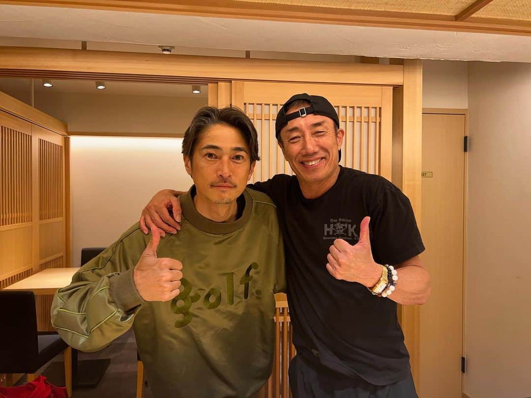 窪塚洋介のインスタグラム：「いつになく濃厚東京滞在記 〜後編〜  長渕剛さんと寿司@代官山 …ﾄﾚｰﾆﾝｸﾞを添えて／ｸﾞﾗﾝﾌｨｰﾙｽﾞ⛳️／多摩ﾋﾙｽﾞ🇺🇸⛳️／日本酒企画密談@赤坂＆西麻布　※最後はバーで寝落ちた時w」
