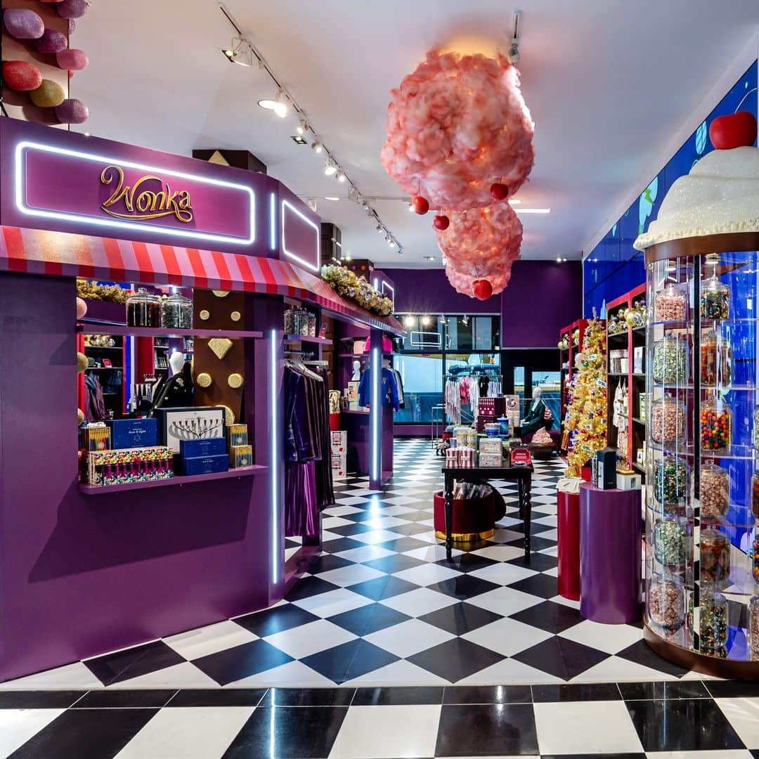 Bloomingdale'sのインスタグラム：「JUST OPENED: Our Wonka Carousel is here with delightful gift picks inspired by the upcoming film’s magical universe. Check it out now at 59th Street 💜🍫  Plus, catch Timothée Chalamet in Wonka on December 15!」