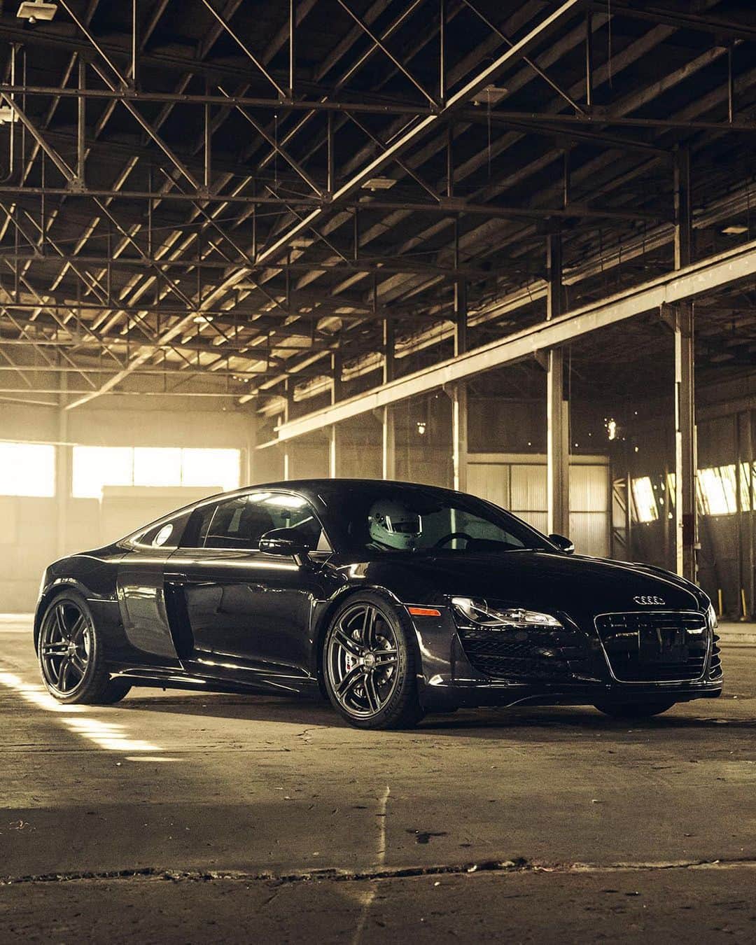 Audiさんのインスタグラム写真 - (AudiInstagram)「The first of its kind, but was it the best? The 2008 Audi R8 V8 in Phantom Black pearl effect.」11月9日 6時58分 - audi