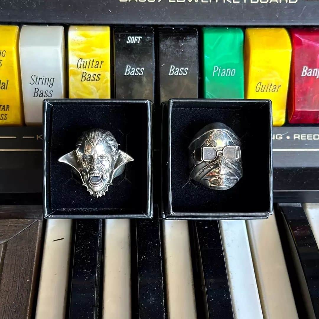 ハンチョロのインスタグラム：「🦇 Embrace your dark side with our Dracula Ring, and add an air of mystery with the Invisible Man Ring! . . . #Jewelry #GothicFashion #Mystery #Instashop #Instacool」