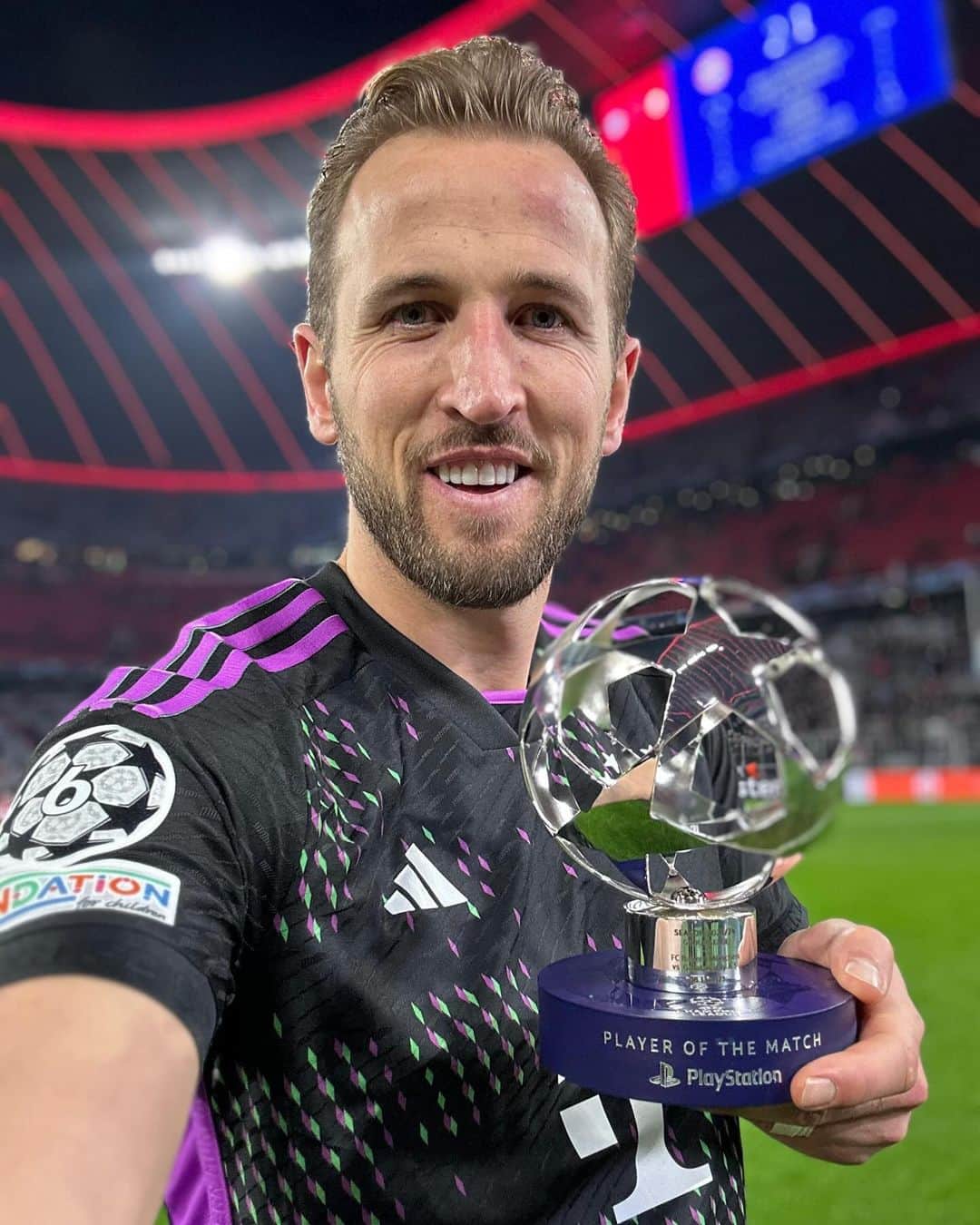 のインスタグラム：「⭐ 𝐌𝐀𝐍 𝐎𝐅 𝐓𝐇𝐄 𝐌𝐀𝐓𝐂𝐇 ⭐   @harrykane #UCL #FCBvGS @championsleague」
