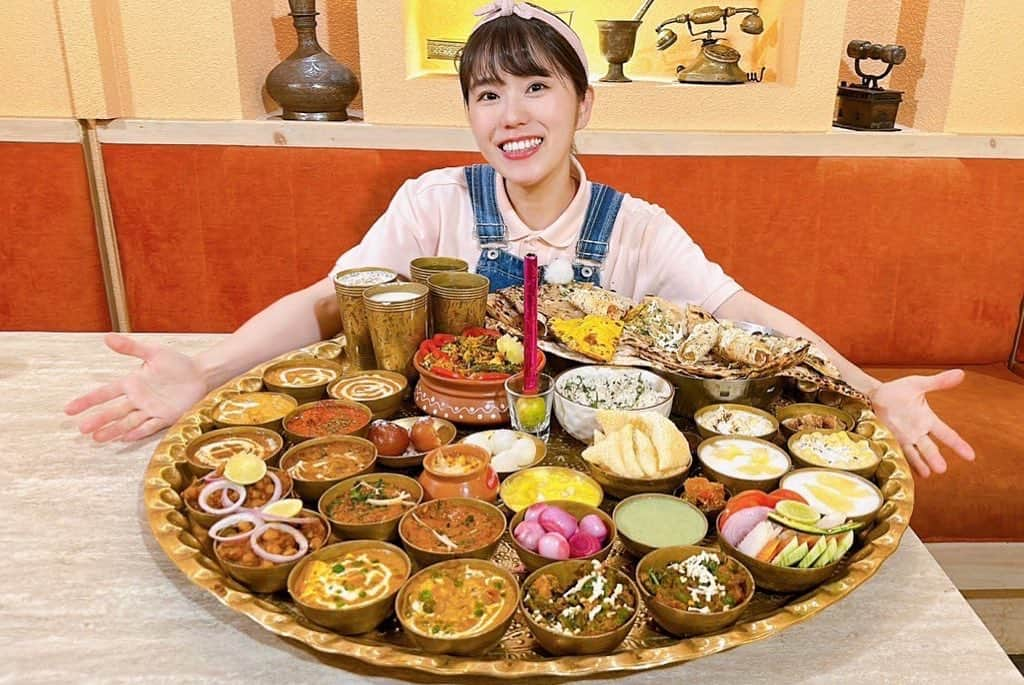 印度カリー子のインスタグラム：「11/9は私の誕生日です🎂  【27歳になりましたーー！！！】  今年も笑顔あふれるカレーなる一年にお付き合いください🍛🎉  いつも応援してくださる皆様大好きです！！ありがとうございます！！」