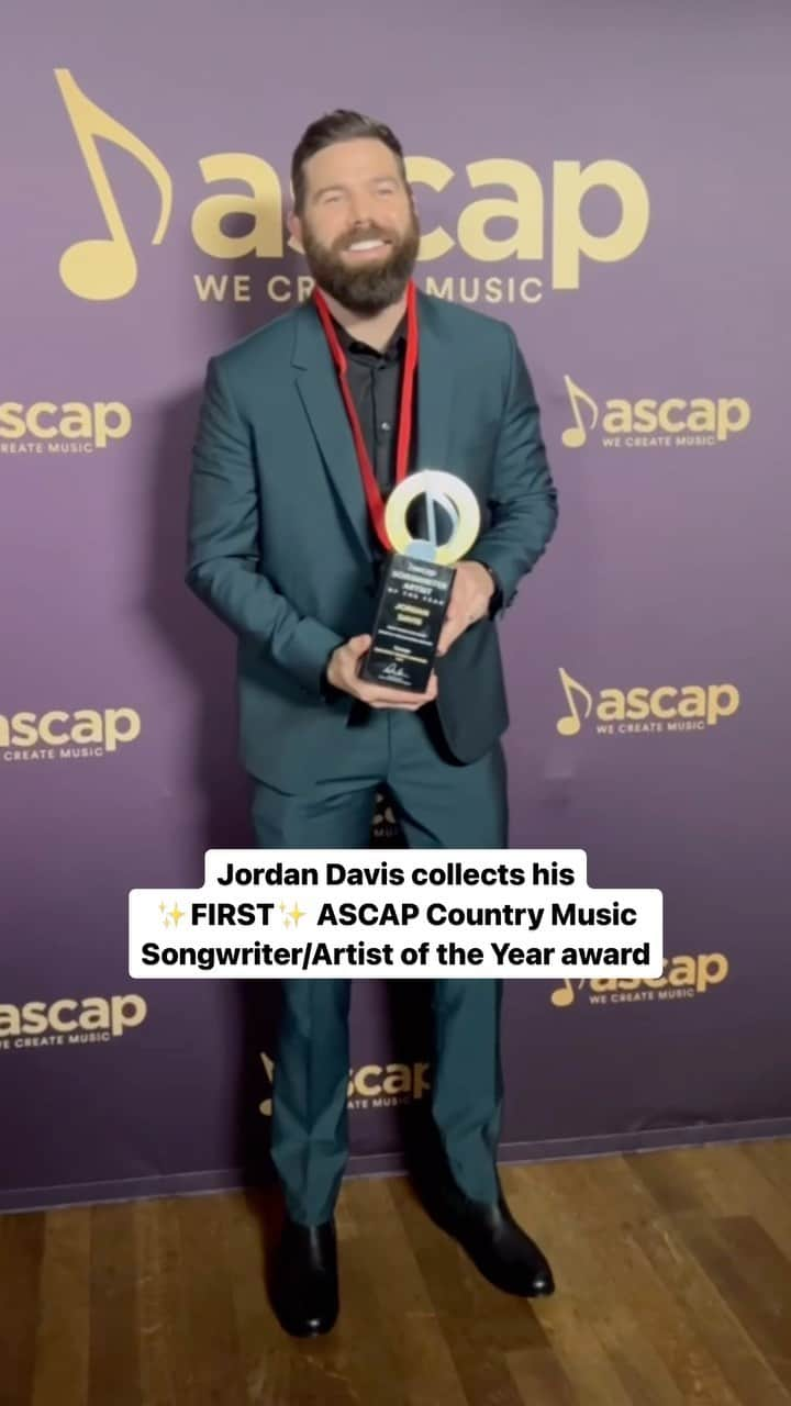 ASCAPのインスタグラム：「Congrats again @jordandavisofficial! 🏆 The MCA Nashville artist’s #1 hits “Next Thing You Know” and “What My World Spins Around” were also honored as most-performed songs. “Next Thing You Know” is also nominated for Single, Song and Music Video of the Year at the CMA Awards.」