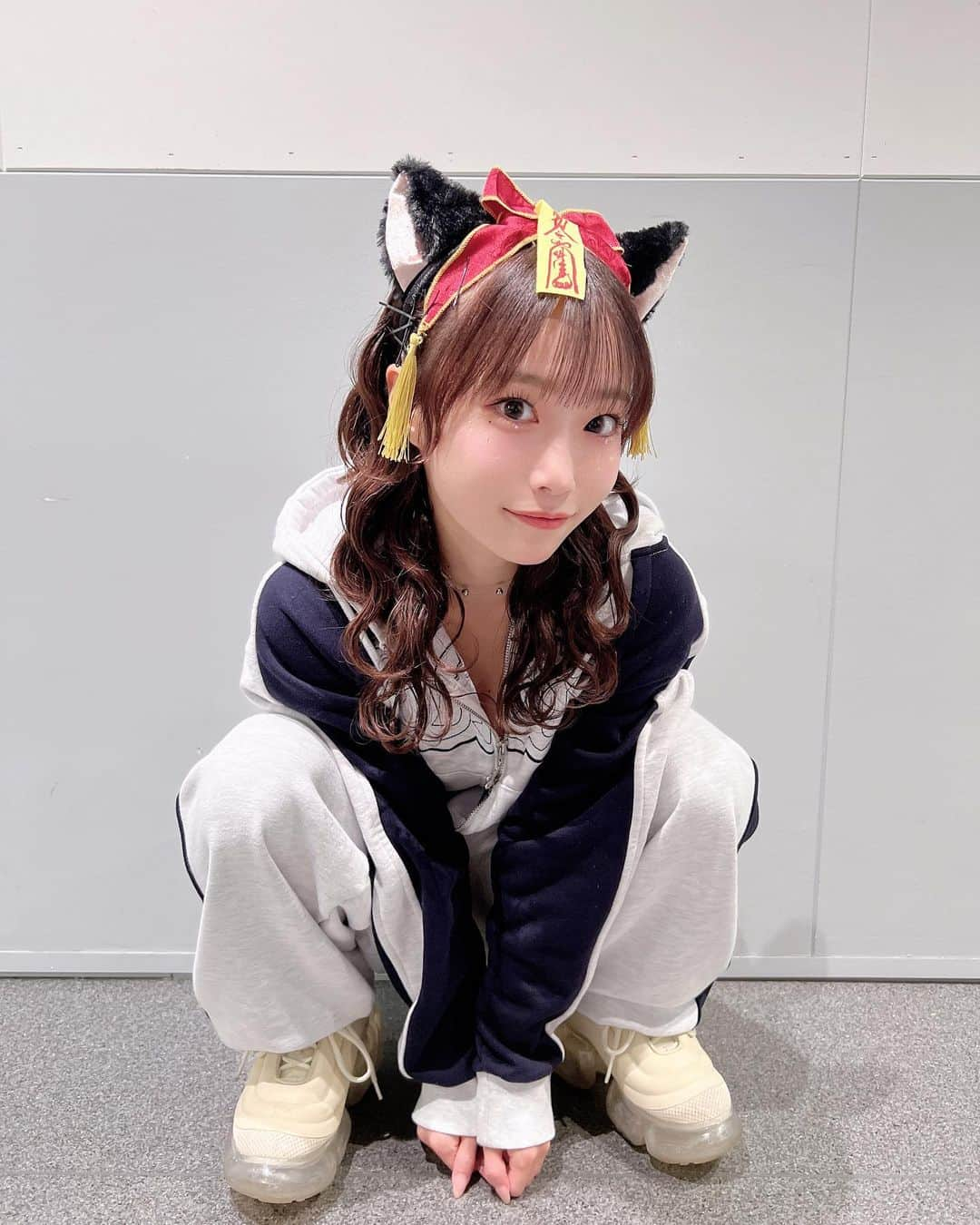 岸みゆのインスタグラム：「おはよう拾ってくださいにゃん🐈‍⬛♡」