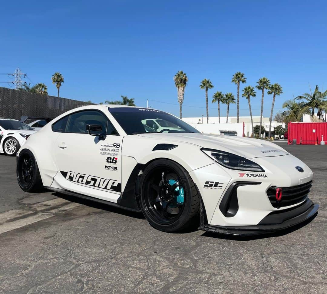 Spirits Artisanのインスタグラム：「Visited Team Evasive motorsports! Special Thanx for @artisanspiritsusa @evasivemotorsports build SUBARU BRZ with Artisan spirits GT wide body kit in SEMA Show2022! @mackin_ind @yokohamawheelusa @yokohamawheel @project.mu @yokohamatire @yokohama.rubber @yumesports.ca USA : @evasivemotorsports @butlertire Canada : @advanced_auto_salon @otto.auto.service China : @bondchina Hong kong : @nigeljdmparts Taiwan : #車庫小舗 Russia : @suv.project Kazakhstan : @spoiler.kz Indonesia : @premierautowerkz Philippine : @jworksunlimited @artisanspiritsph Singapore : @mwsautoworks Thailand : @prodriveshop India : @racetechindia Malaysia : @donloh2007 Bahrain : @kanooperformance Kuwait : @hamad_skyline UK : @streettracklife Australia : @import_monster @traum06996 @car_life_staff @sunyard @bondosaka #bondourawa @bondtokyo @bond_omiya @bondoiimura @ysr0443 @cs.forme_1 @office_k_tokyo #artisanspirits #artisan #asms #evasivemotorsports #yokohamatire #advan #advanracing #subaru #brz #projectmu #sema #sema2022 #evasivemotorsports #ZD8 #GR86 #yumesports #projectmu #stsuspension」