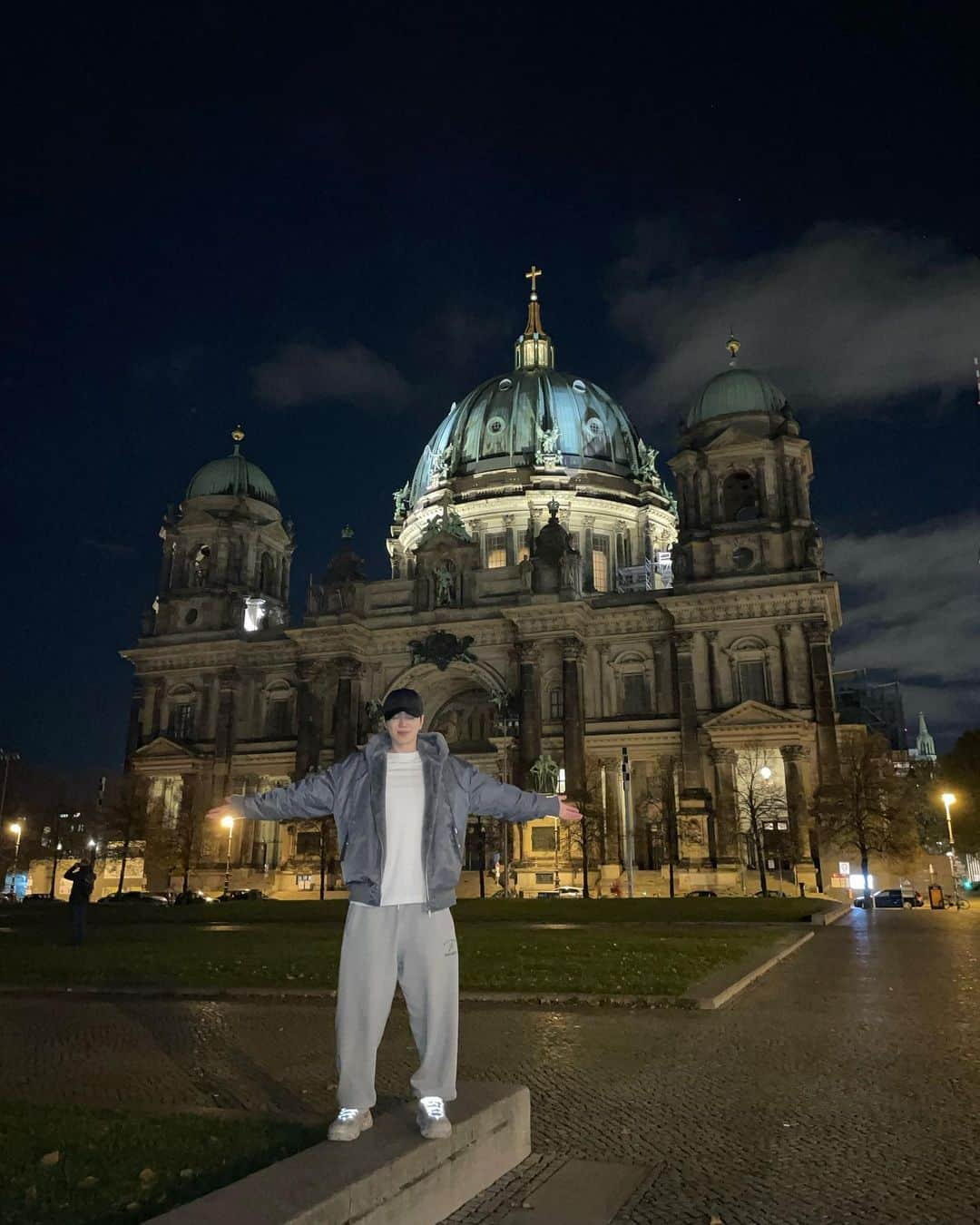 ソンジョンさんのインスタグラム写真 - (ソンジョンInstagram)「Berlin🇩🇪」11月9日 7時45分 - ssongjjong.ifnt