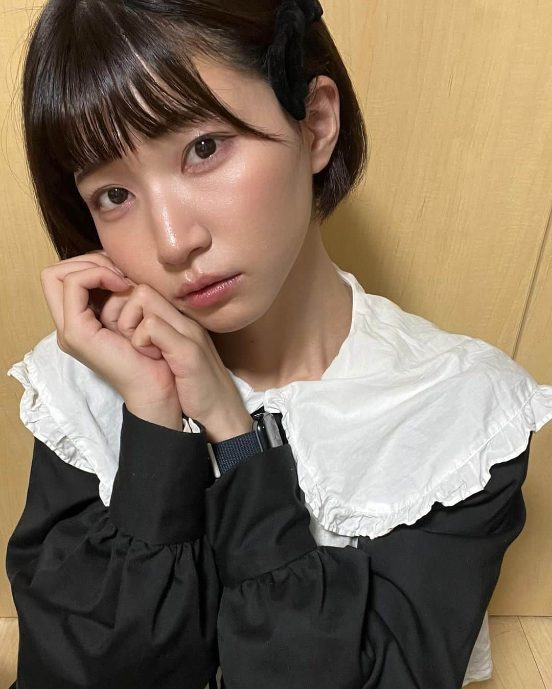 横道侑里さんのインスタグラム写真 - (横道侑里Instagram)「アップルウォッチゲットしてから、 自撮り苦手な私、この撮り方便利すぎて。 時々失敗ちゃうけど、愛用してます(笑) 後ろボサボサなのはご愛嬌♡︎ʾʾ  この服ラスト出し…なんか恥ずかしくなっちゃって遅くなっちゃった  待って音消えてない声やばい笑笑」11月9日 7時40分 - sideroad615