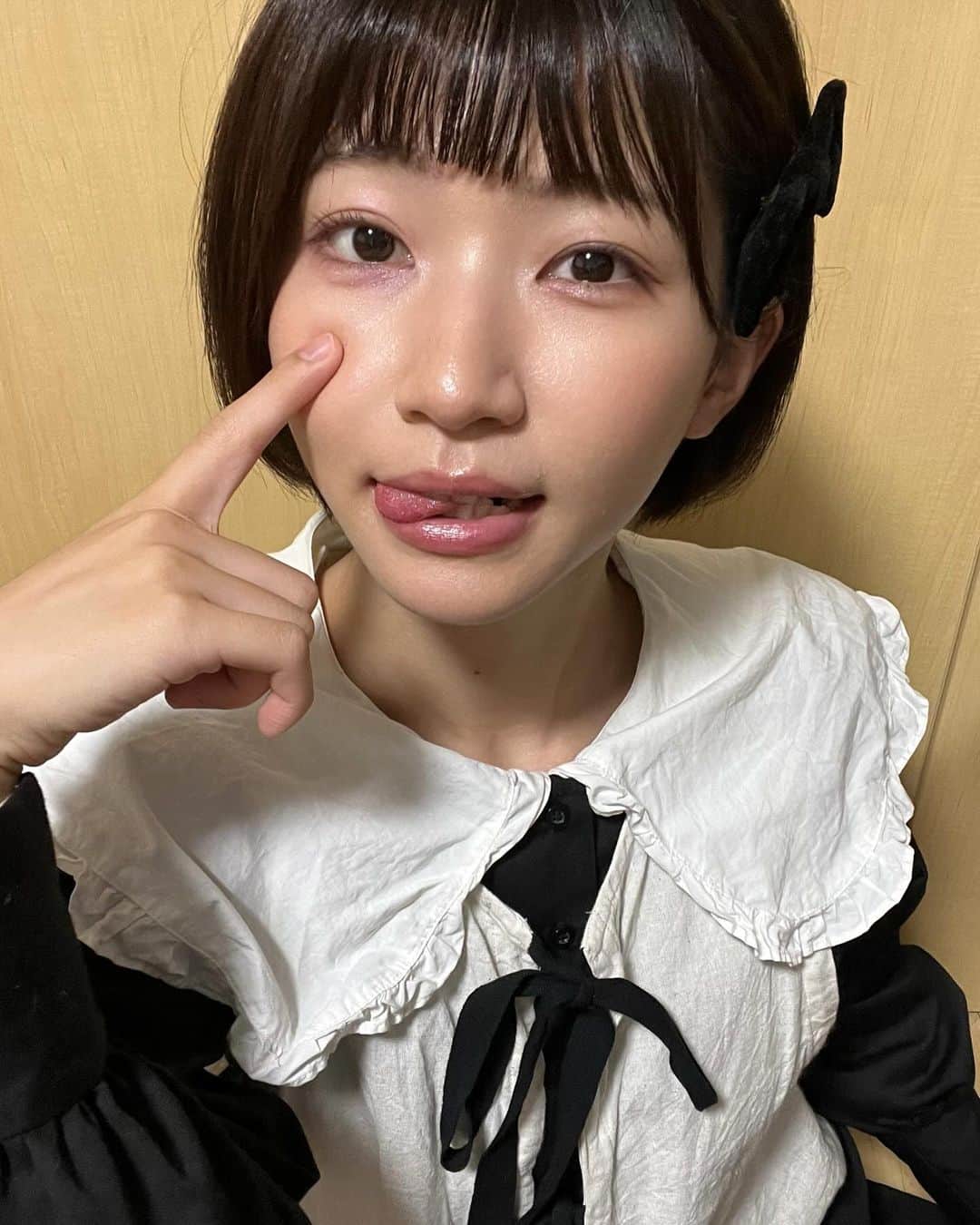 横道侑里さんのインスタグラム写真 - (横道侑里Instagram)「アップルウォッチゲットしてから、 自撮り苦手な私、この撮り方便利すぎて。 時々失敗ちゃうけど、愛用してます(笑) 後ろボサボサなのはご愛嬌♡︎ʾʾ  この服ラスト出し…なんか恥ずかしくなっちゃって遅くなっちゃった  待って音消えてない声やばい笑笑」11月9日 7時40分 - sideroad615