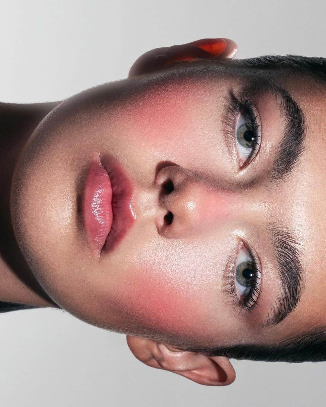 Kylie Cosmeticsのインスタグラム：「way to glow 🩷 5 brand new lip & cheek glow balm shades coming november 14」