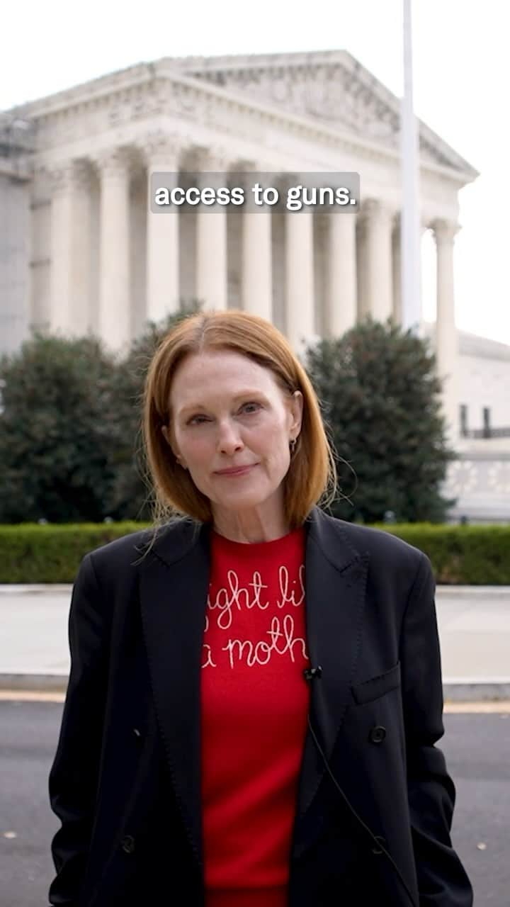 ジュリアン・ムーアのインスタグラム：「Thank you, @JulianneMoore, for rallying with us to demand SCOTUS #ProtectSurvivors, not abusers. Learn more about United States v. Rahimi at the link in our bio.」