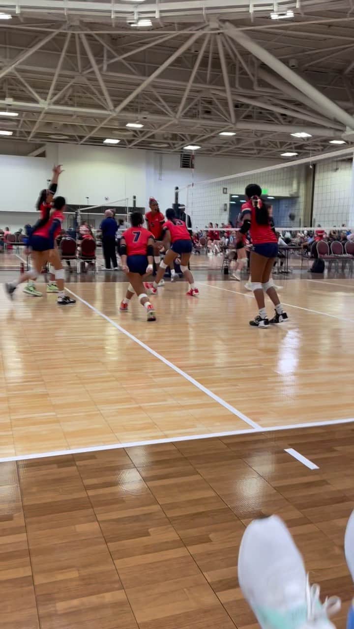 USA Volleyballのインスタグラム：「This spike was absolutely CRUSHED! 💥 We see you @a5vball 12-1 LA!  Send us your best highlights and memorable moments. We’ll be sharing our favorites all season long! Email: 𝘀𝗼𝗰𝗶𝗮𝗹.𝗺𝗲𝗱𝗶𝗮@𝘂𝘀𝗮𝘃.𝗼𝗿𝗴  #Volleyball #VolleyballSpikes #VolleyballHighlights」