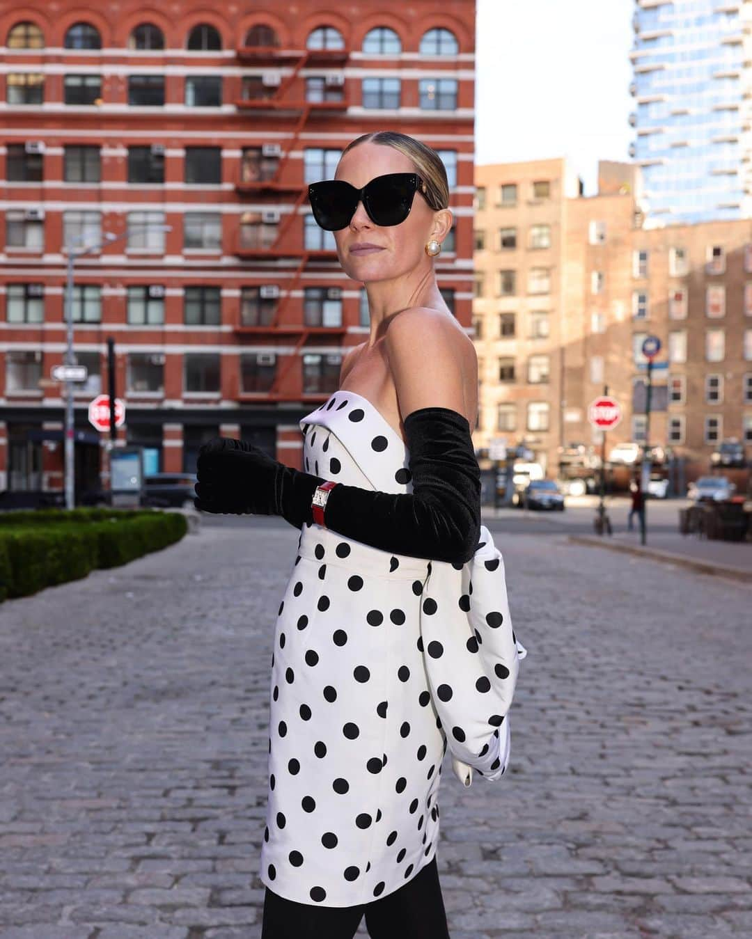 ブレア・イーディーさんのインスタグラム写真 - (ブレア・イーディーInstagram)「<Spotted in the city: a pop of red in NYC wearing the @longines Mini DolceVita // This mini but mighty piece is the perfect finishing touch to any look ❤️> #EleganceisanAttitude #MiniDolceVita #LonginesPartner」11月9日 8時04分 - blaireadiebee