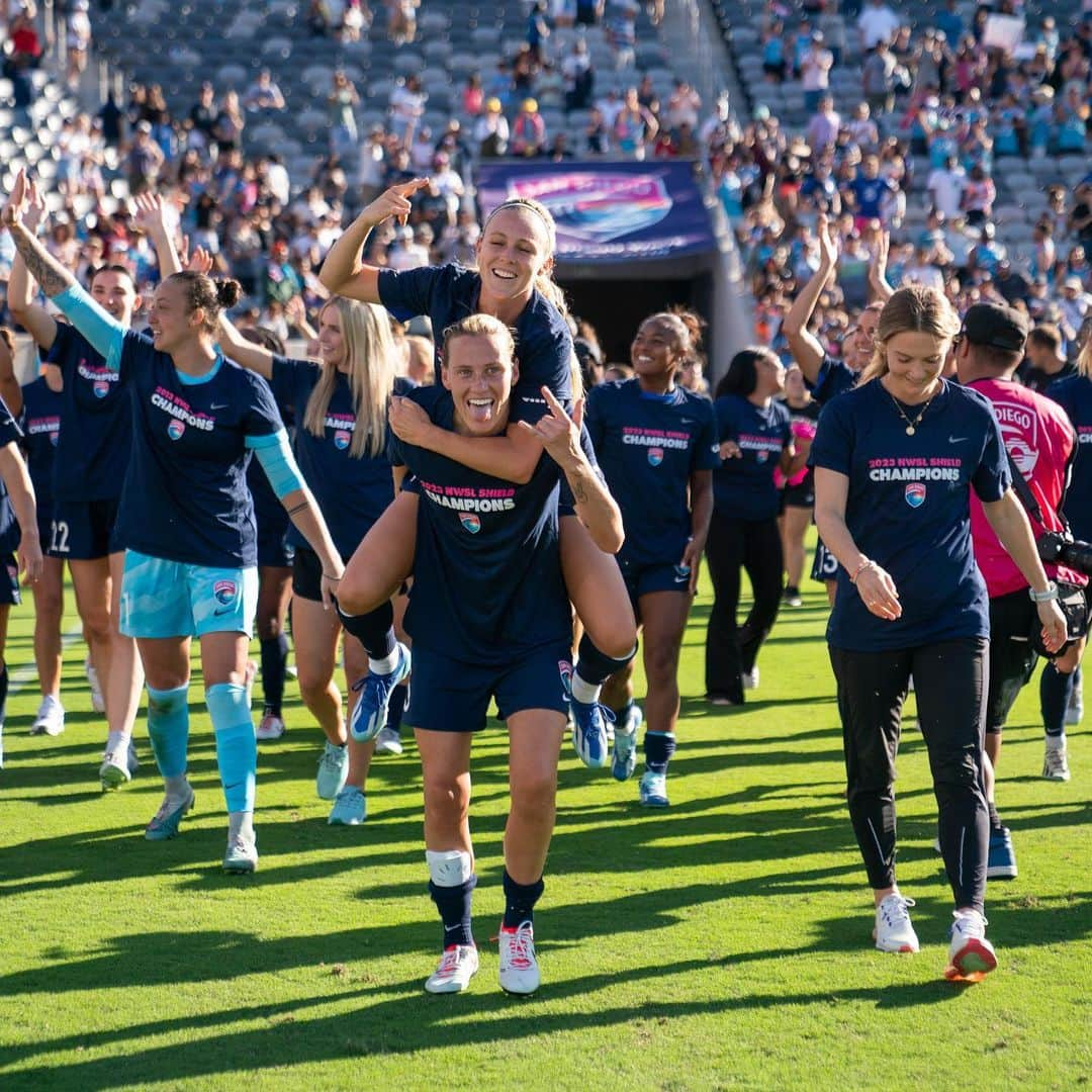 エミリー・バン エグモンドさんのインスタグラム写真 - (エミリー・バン エグモンドInstagram)「Thank you San Diego for an unbelievable season. Big love to this city & our amazing fans 🫶🏼」11月9日 8時05分 - emilyvanegmond10