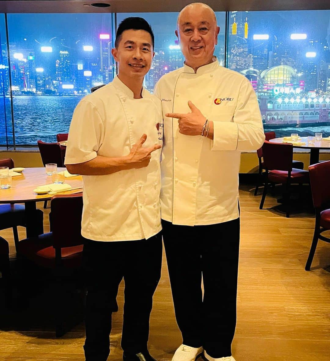 松久信幸さんのインスタグラム写真 - (松久信幸Instagram)「Commemorative photo at the grand opening of Hotel Regent Hong Kong ㊗️🎊🥂 @ichi913 @culinarianpost @hongkongregent @nobuhongkong.  #nobuintown」11月9日 8時13分 - therealnobu