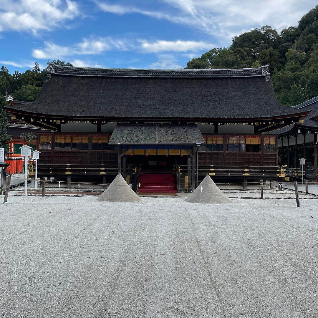 北原徹のインスタグラム：「京都に行って来ました。やはり好きな土地です。朝、宿から20分ちょい歩いて上賀茂神社へ。大好きな神社です。心に染みます。 #神社 #神社巡り」