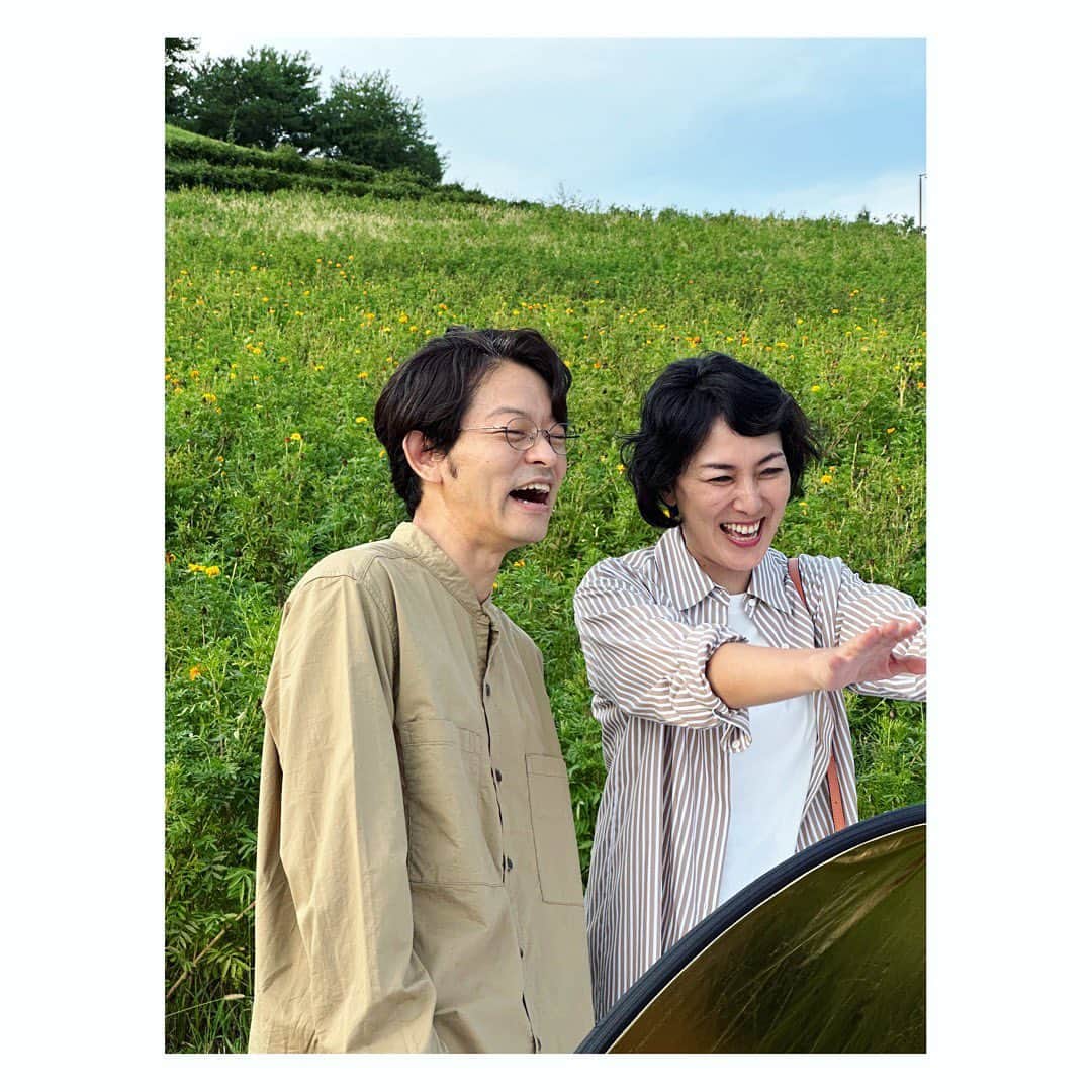 山中崇のインスタグラム：「板谷さんが、"ゲリラ豪雨"を"ゴリラげいう"と言ったから今日はゴリラ記念日🦍 ブラックファミリアは本日第6話です。 #ブラックファミリア」