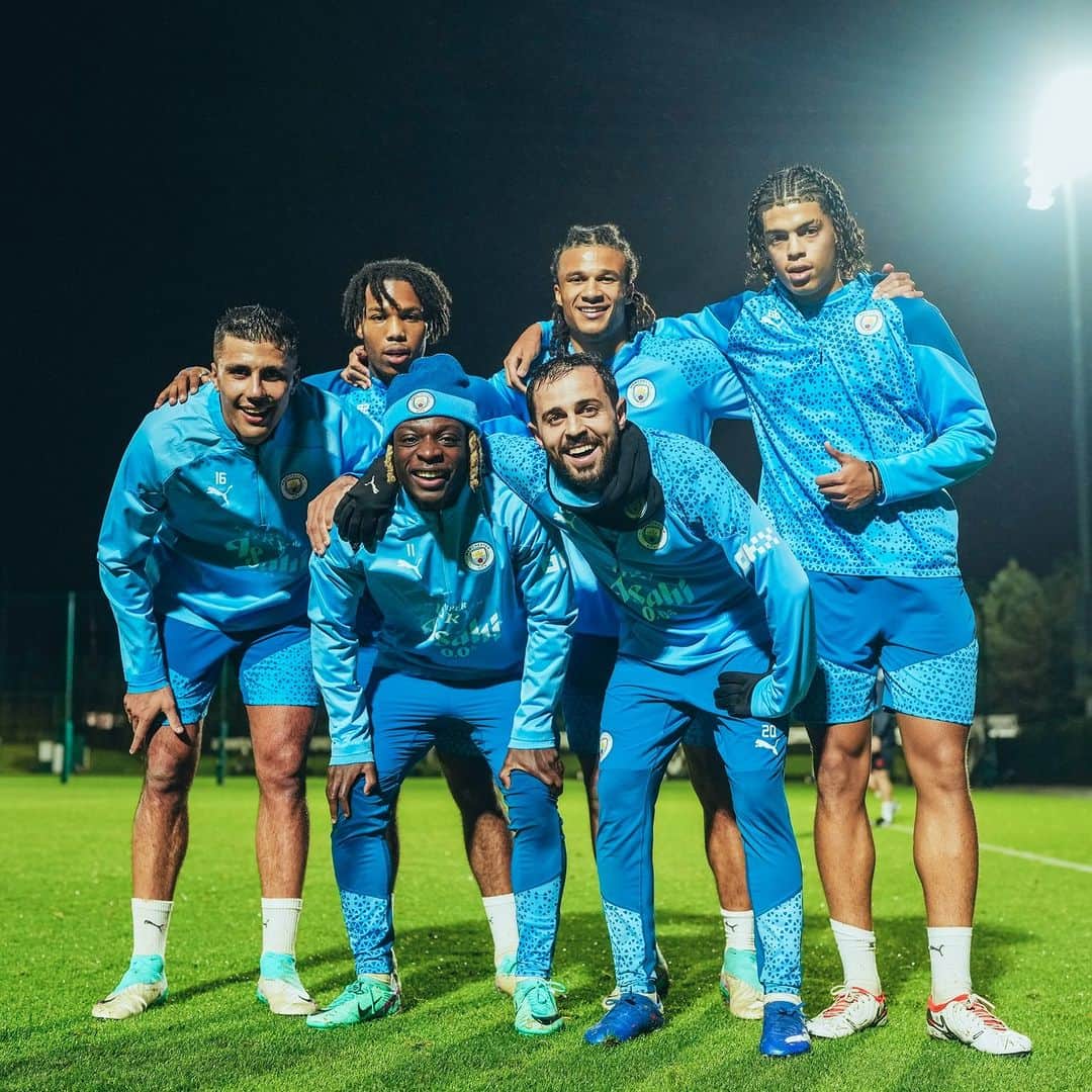 マンチェスター・シティFCのインスタグラム：「We're back! 🙌」