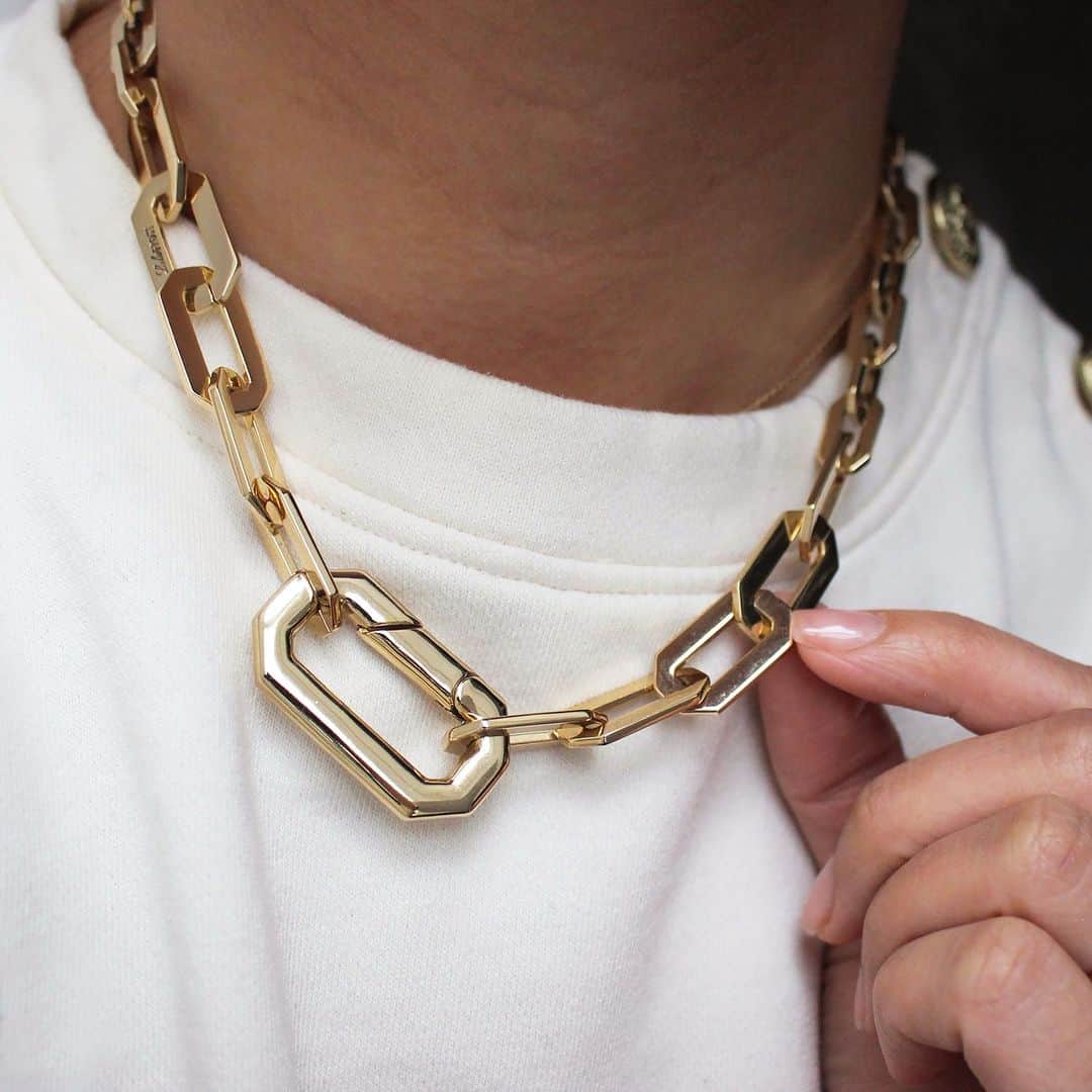 ルル フロストのインスタグラム：「Giving you an “Edge”, it’s the perfect gift for that stocking 😉 #lulufrost」