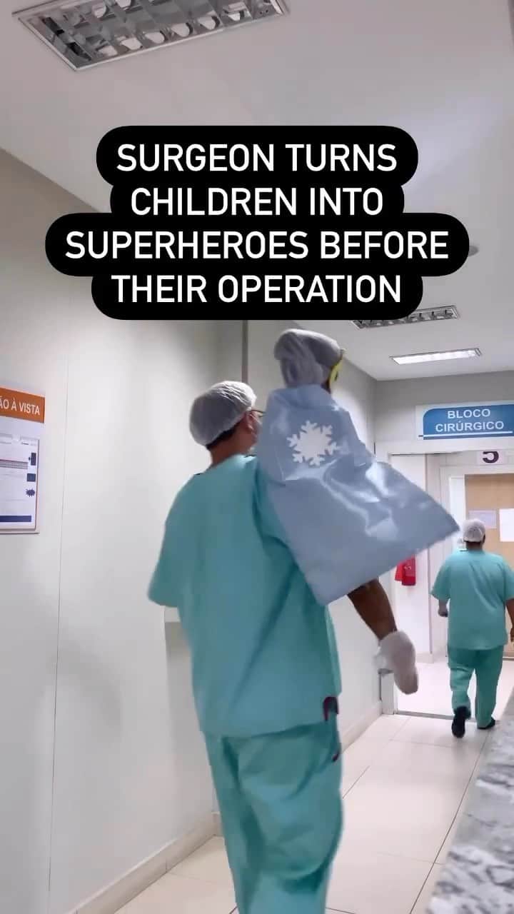 E! Onlineのインスタグラム：「#ThankfulFor our superheroes in scrubs. ❤️ (🎥: @otorrino.leandro)」