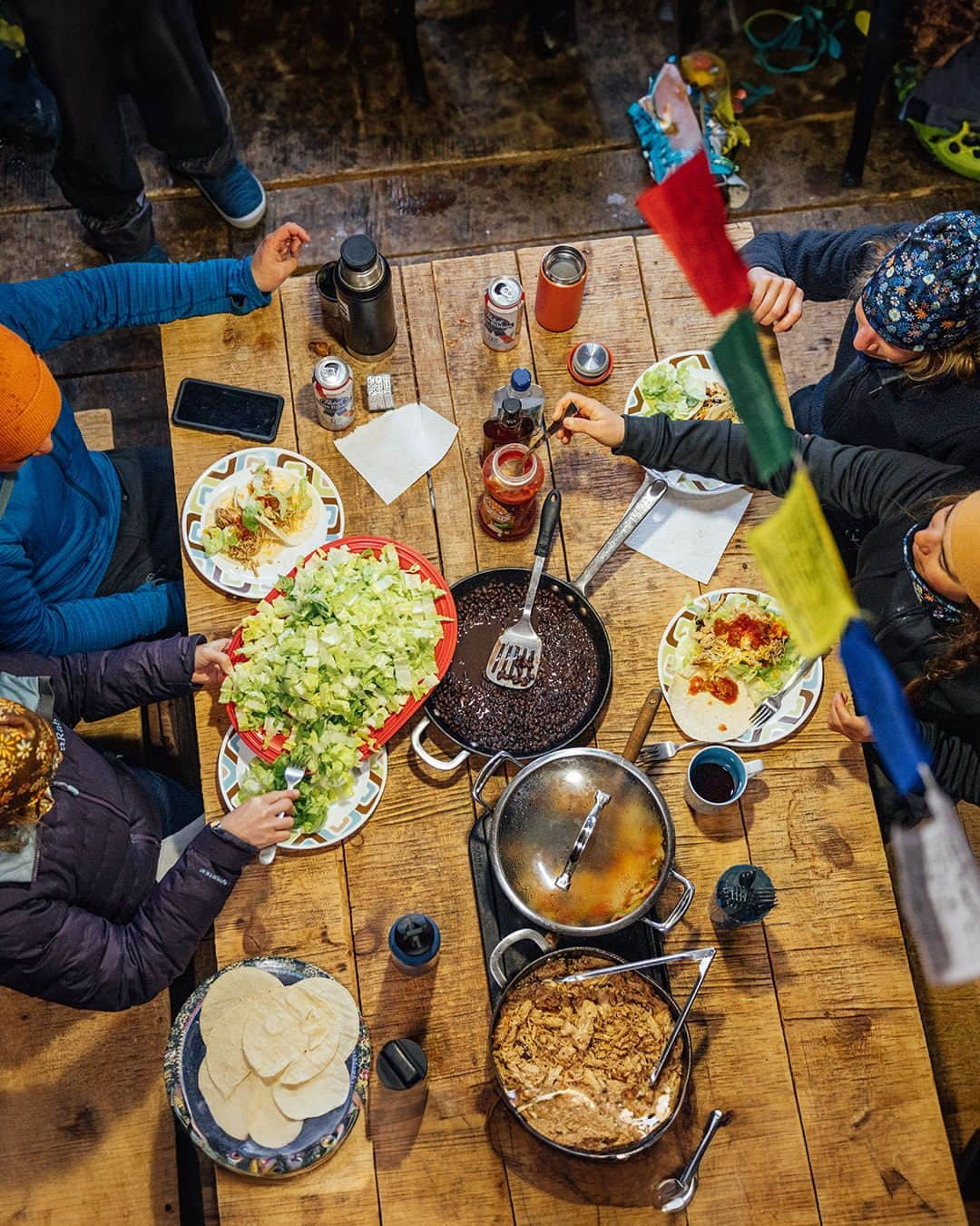 オボズのインスタグラム：「Thankful.  We are spending the day in gratitude gathering around the kitchen table, fireplace, and on the trails.   Wishing everyone a day filled with appreciation, connection, and time outdoors. 🌲 🥾   #obozfootwear #truetothetrail #thanksgiving #thankful #happyholidays」