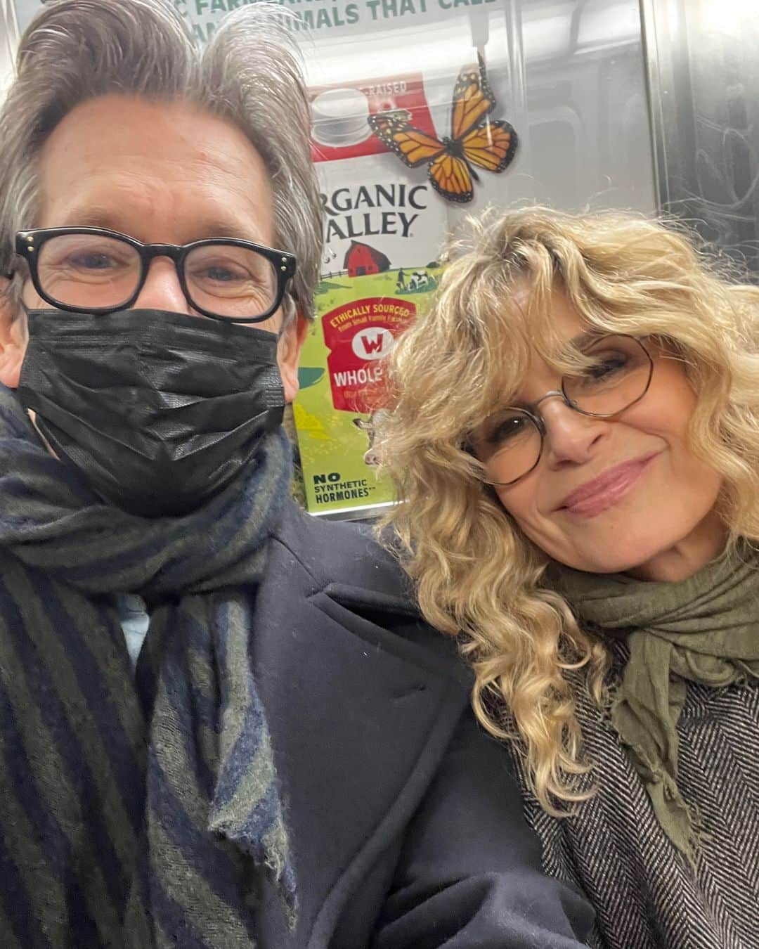 ケヴィン・ベーコンのインスタグラム：「Sending gratitude and love from the Thanksgiving subway.」