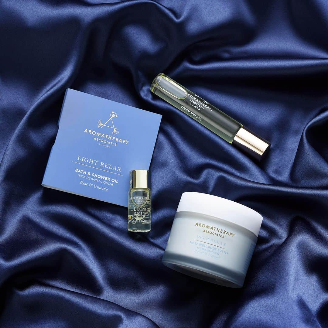 アロマセラピーアソシエイツのインスタグラム：「Relax into long Winter evenings and enjoy your best night's sleep 💤 Our Deep Sleep Wellbeing Kit is the perfect introduction into our Relax Blends. Shop yours now for only £18 ✨  #AromatherapyAssociates #BlackFriday #Sleep #sale」