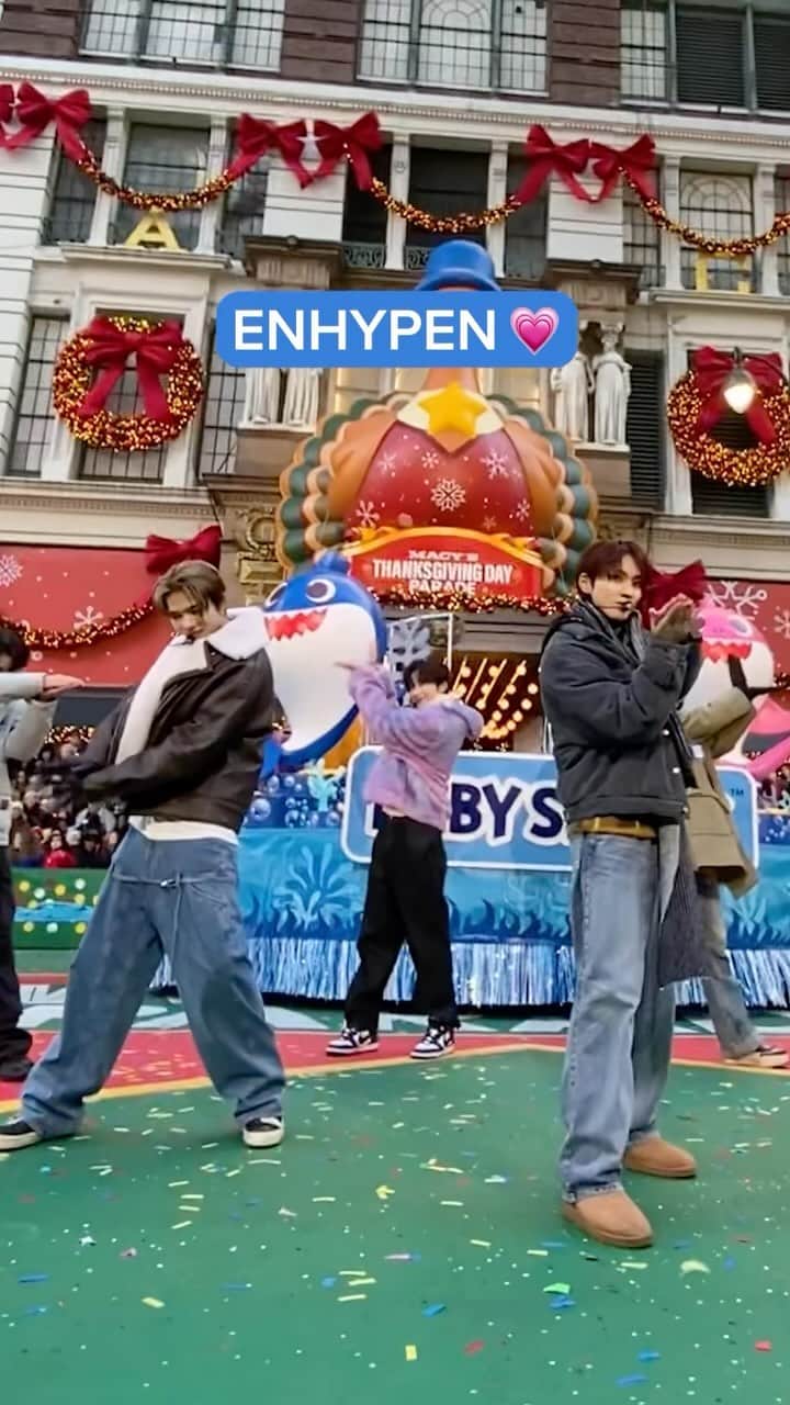 Macy'sのインスタグラム：「You heard them singing in the new Baby Shark movie, but now you can see them live from the Baby Shark #MacysParade Float! @ENHYPEN is here to keep the energy going all morning long.」