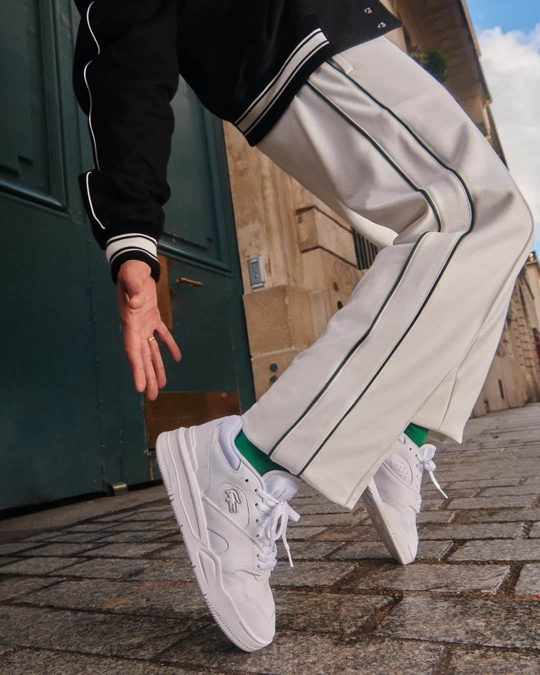 Lacosteさんのインスタグラム写真 - (LacosteInstagram)「Inspired by iconic 90’s tennis performance sneakers from our archives, meet the Lineshot embodied by our Breaking #TeamLacoste. 👟✨」11月24日 3時02分 - lacoste