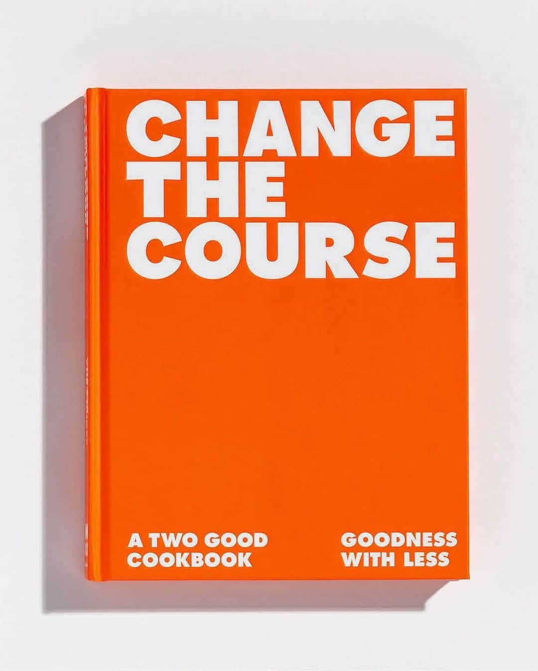 ナイジェラ・ローソンさんのインスタグラム写真 - (ナイジェラ・ローソンInstagram)「This week’s #CookbookCorner features Change The Course by the wholly excellent @twogoodco.  . And to read more about it, and get @kylie_kwong’s recipe for her utterly rapturous Lucky’s Fried Eggs with Herb Salad and Caramel Spiced Soy Sauce, click on link in bio. Most of you may know what’s meant by “click on link in bio”, so just skip this bit, but for those who don’t, let me explain: tap on my name right up top, which will take you to a page that has a link on it that says www.nigella.com/instagram. When you click on this link, it will take you to a page of photographs: click on the photograph you want the recipe for – you sometimes have to tap a couple of times for some reason – and you will be taken to the review and then it!  . Photography: @petrinatinslay Book design: @evi_o.studio Illustrator: @leannexiu  #ChangeTheCourse #GoodnessWithLess #twogoodco」11月24日 3時04分 - nigellalawson