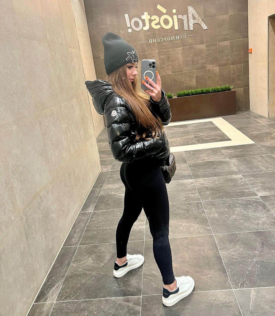 エリザベータ・ヌグマノワのインスタグラム：「🤍」