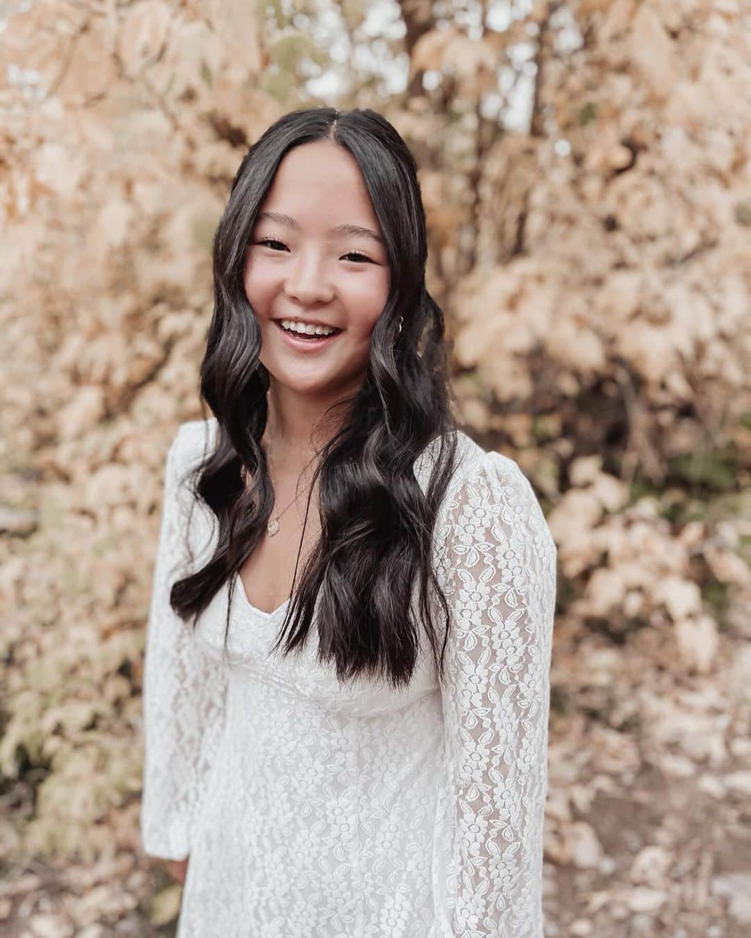 キャサリン・ハイグルのインスタグラム：「15…Naleigh Moon is 15 today. It’s hard for me to find the words to properly express the depths of my love for this beautiful, tender hearted, thoughtful baby of mine. No words feel profound enough to do this love justice. I will try. Nothing prepares you for becoming a mother. There are no books. No podcasts. No courses or professors. I mean sure, you can find guidance but that’s all it is. Guidance. The actual experience is all that truly educates and that can be…difficult, when you feel you’re learning as you go to properly parent a child. It’s a big responsibility. There is no bigger responsibility in my opinion. And there have been times…more than I care to admit, when I fear I have really messed it up. Never the love part. That part is easy. But the rest…well…that part is at times overwhelming, terrifying, confusing, frustrating, lonely. But even though I have failed at times to be the mother I expect of myself, I have somehow miraculously ended up with a daughter whose gentle spirit, sense of responsibility and goodness, beauty and patience astounds me. I wish I could take credit for it but the magical young woman Naleigh has become has more to do with her beautiful spirit than it has to do with me. I mean…I’ll take a little credit though 😉Happy Birthday my perfect girl! I’m so incredibly proud of you.I believe so much in you. No matter where this world takes you I’ve got you. I love you with every fiber of my being, every cell in my body, from the very depths of my soul. Love, Mom   Oh and Happy Thanksgiving to all of you celebrating!」