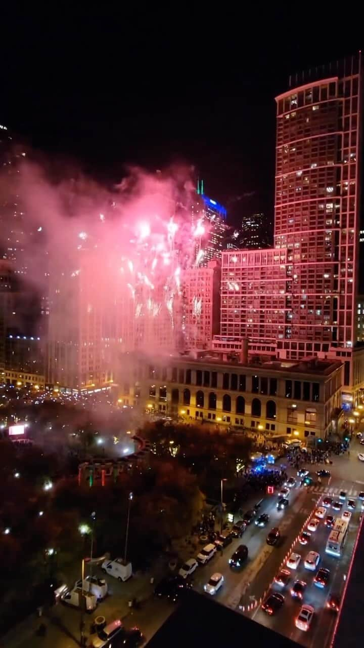 Instagramersのインスタグラム：「@igerschicago Thanksgiving Day 🎆🎇  🎥 by: @thekoolaidman ·· Chosen by: @relaxocat 🎄 A great view from @onetwopru as shot by Arturo during the lighting of Chicago’s official holiday tree. We hope you have a great Thanksgiving everyone! ✨ #igerschicago ✨ #igers」