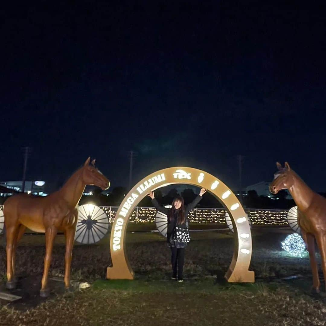 宇月田麻裕さんのインスタグラム写真 - (宇月田麻裕Instagram)「11/23　今年も　恒例の　#大井競馬場メガイルミ　行ってきました(^_^)　パート１　  いつも一緒に行ってくれてありがとー😉👍️🎶　  親子連れが多く、けっこう混んでいました。 誘導馬ちゃんたち偉い！　ポニーちゃんたちも偉い！　　 #東京メガイルミネーション　#大井競馬場」11月24日 3時44分 - mahiro_utsukita