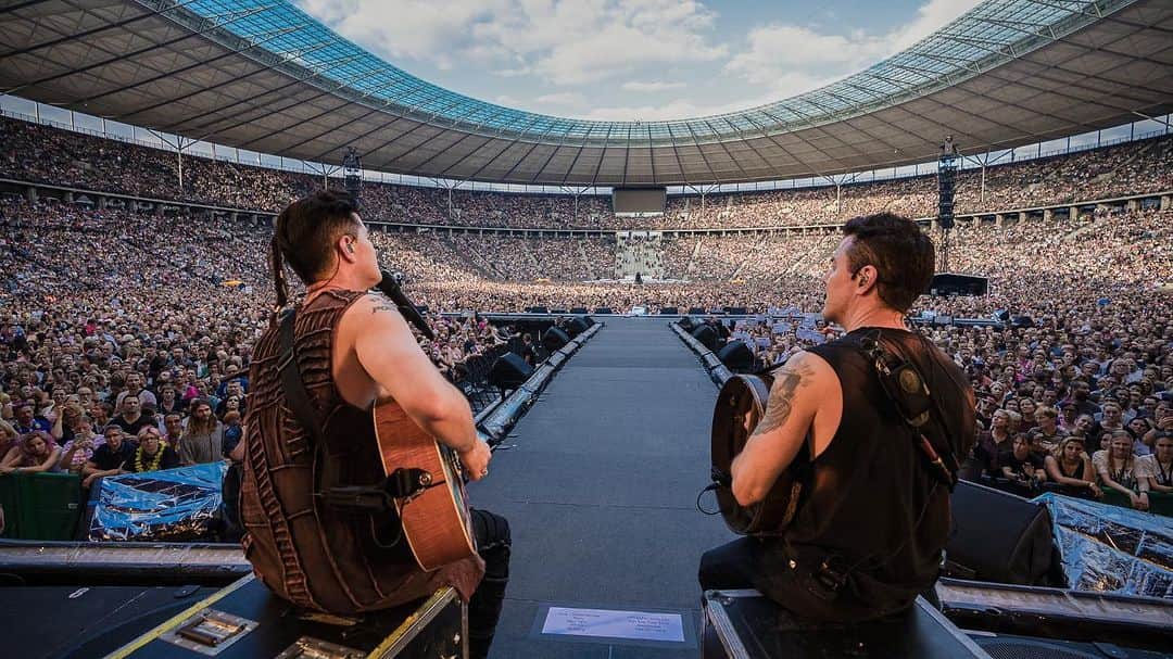 The Scriptのインスタグラム：「Happy Thanksgiving to #TheScriptFamily! We are so grateful for all of your support this year. Big love to everyone during this holiday season 🤍」