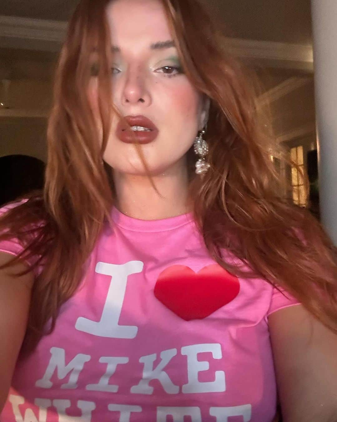 ベラ・ゾーンさんのインスタグラム写真 - (ベラ・ゾーンInstagram)「Shirt says all I need to say ** @ Mike white」11月24日 3時53分 - bellathorne