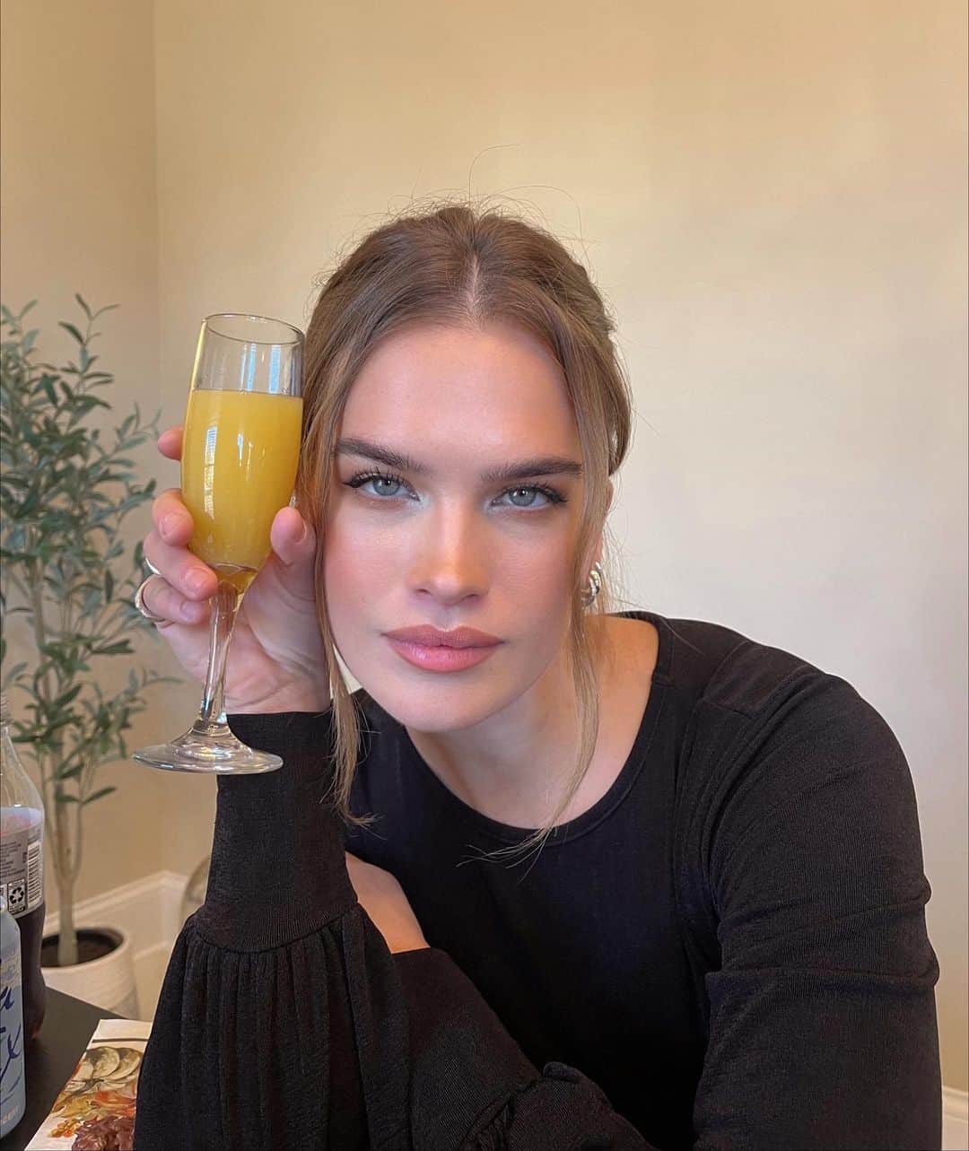 ストーミ・ヘンレイのインスタグラム：「Cheers poopyheads🥂」