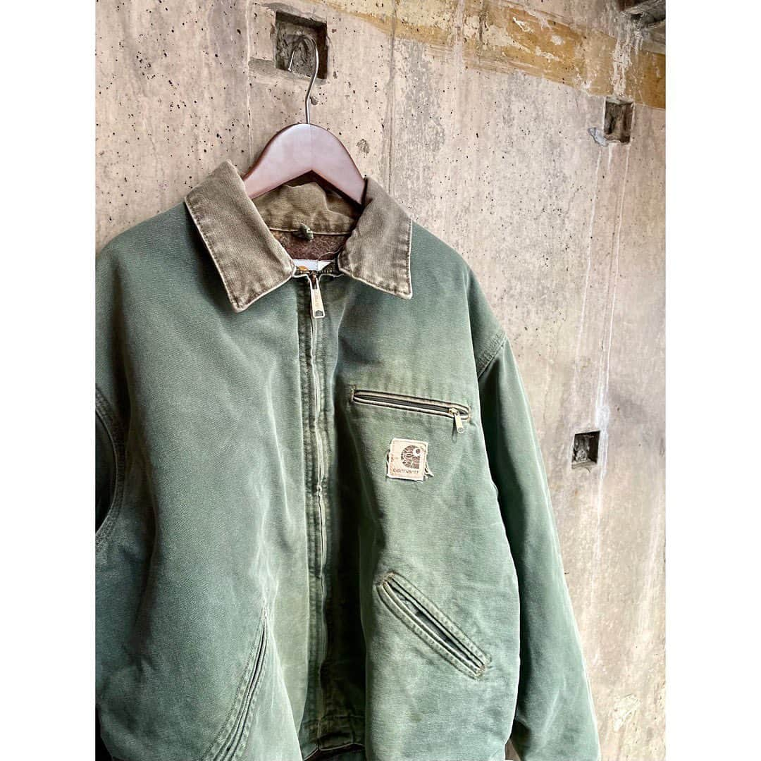 古着屋フラミンゴ下北沢店のインスタグラム：「⠀ 【 80-90s Carhartt DETROITO JACKET USA 】  ㅤㅤㅤㅤㅤㅤㅤㅤㅤㅤㅤㅤㅤ#古着 #古着屋 #古着mix #東京 #下北 #下北沢古着 #フラミンゴ下北沢店 #carhartt #detroit #80s #90s #カーハート #fashion #tokyo #shimokitazawa #vintage #vintagefashion #vintageclothing #vintagestyle #usedclothing #2hand #instagood #tflers #ootd #outfit #いいね返し #优质的 #下北泽　#빈티지 #시모키타자와」