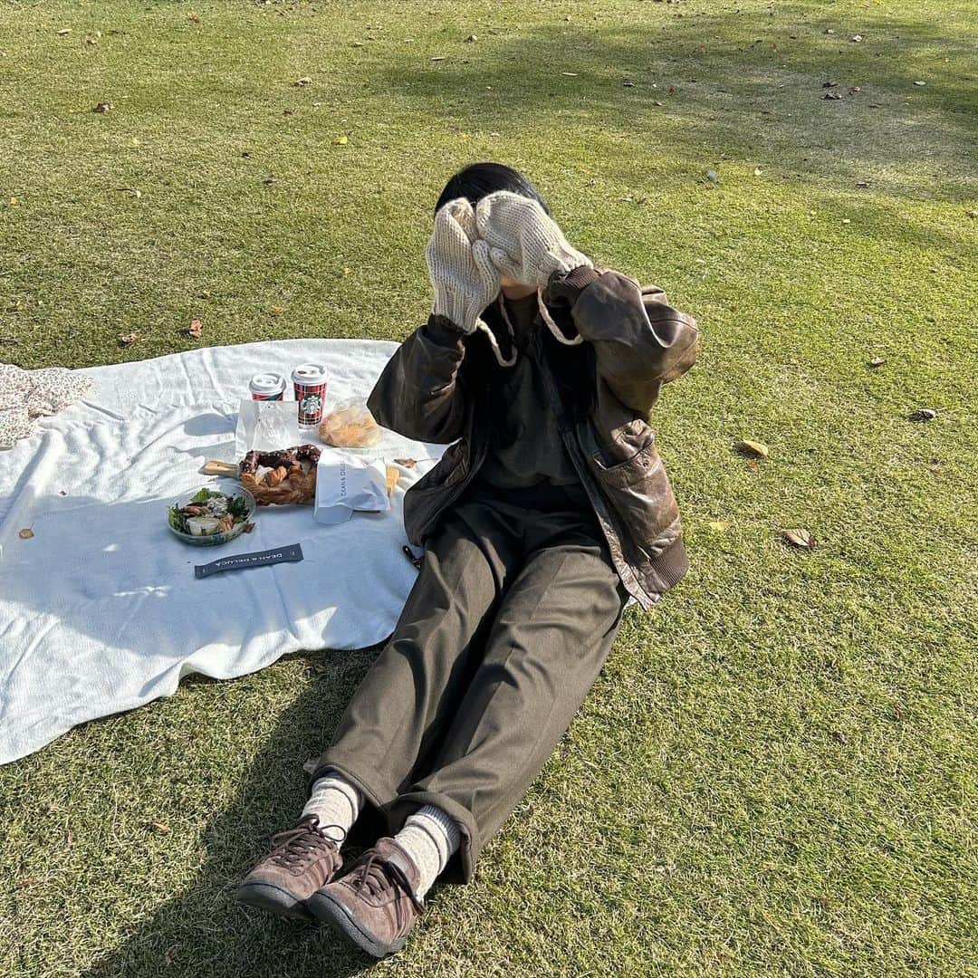 エムエムのインスタグラム：「・ 温室お休みだった😕🌱」