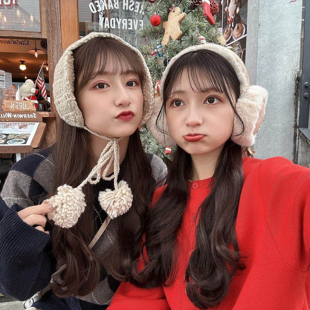 あみさんのインスタグラム写真 - (あみInstagram)「︴☃️♡  @miyuyun727   . . . #thelittlebakerytokyo #thelittlebakery #原宿カフェ #渋谷カフェ #東京カフェ #パン屋さん #秋コーデ #冬 #クリスマスコーデ #赤コーデ #カフェコーデ #低身長コーデ #プリーツスカート #トートバッグ」11月23日 19時02分 - ami___nmo