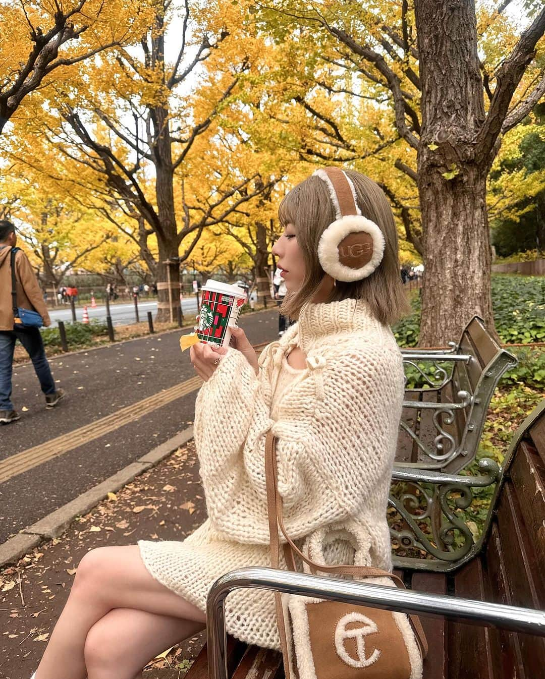 エリンコさんのインスタグラム写真 - (エリンコInstagram)「🌰💛 . 今年もイチョウ見れたっ🧡💛 . 朝早めに行ったからあまり人がいなくて ゆっくりお散歩できた〜っ🥰 . ほっこりなベージュコーデにしてみたよ🧸 . #外苑前いちょう並木 #外苑前 #イチョウ #銀杏 #ベージュコーデ #えりんコーデ #えりんこヘアアレンジ #grl #grl購入品 #grlコーデ #グレイル #グレイル購入品 #グレイルコーデ」11月23日 19時03分 - erinko0315