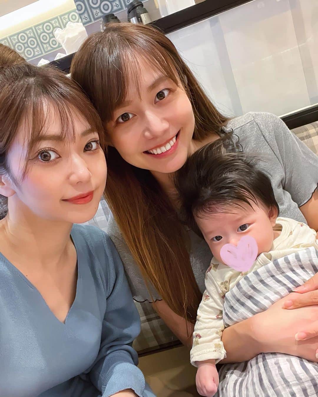 とくさきさんのインスタグラム写真 - (とくさきInstagram)「少し前のこと😌 平日に時間がたくさんできたこともあって、働いてた頃になかなか会えなかったお姉様たちに会えて幸せな時間を過ごしてました❤️ . @mariya_kuroda も @annaichitaka も気付けば出会って10年以上経つ🥰時の流れの早さには驚く！🥺 . #0歳児ママ#女の子ママ#ママゴルファー#ゴルフ女子#golfgirl#幸せ時間」11月23日 19時07分 - tokusaki_golf