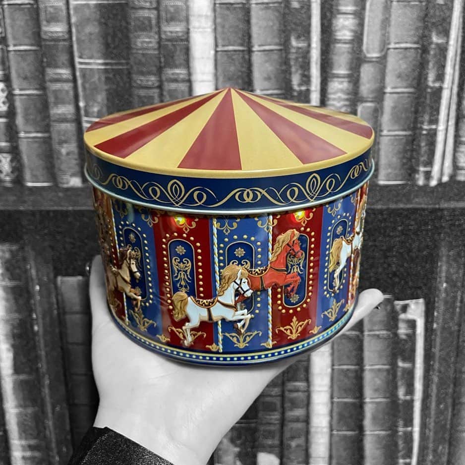 カノエラナのインスタグラム：「❤️🎠💙🎠💛🎠❤️🎠💙🎠💛」