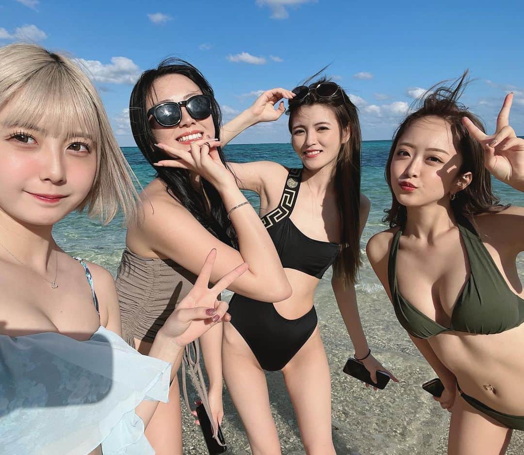 ちなぴぴのインスタグラム：「おれら最高の4人姉妹🏖⤴︎☀︎🚗」