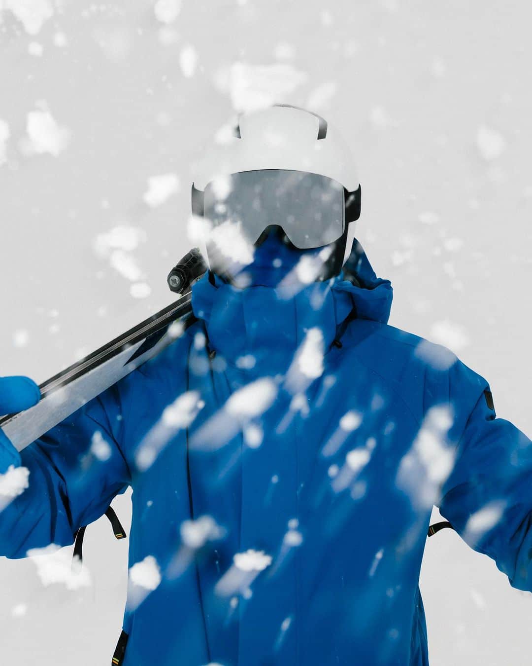 ケイウェイのインスタグラム：「Venturing to new heights is not just a trend; it's our legacy. The bond between K-Way and the mountains runs deep, a timeless connection woven into the fabric of our brand.This season, we've rekindled that legacy, crafting an innovative high-altitude edit that marries contemporary design with peak performance.    #KWAY」