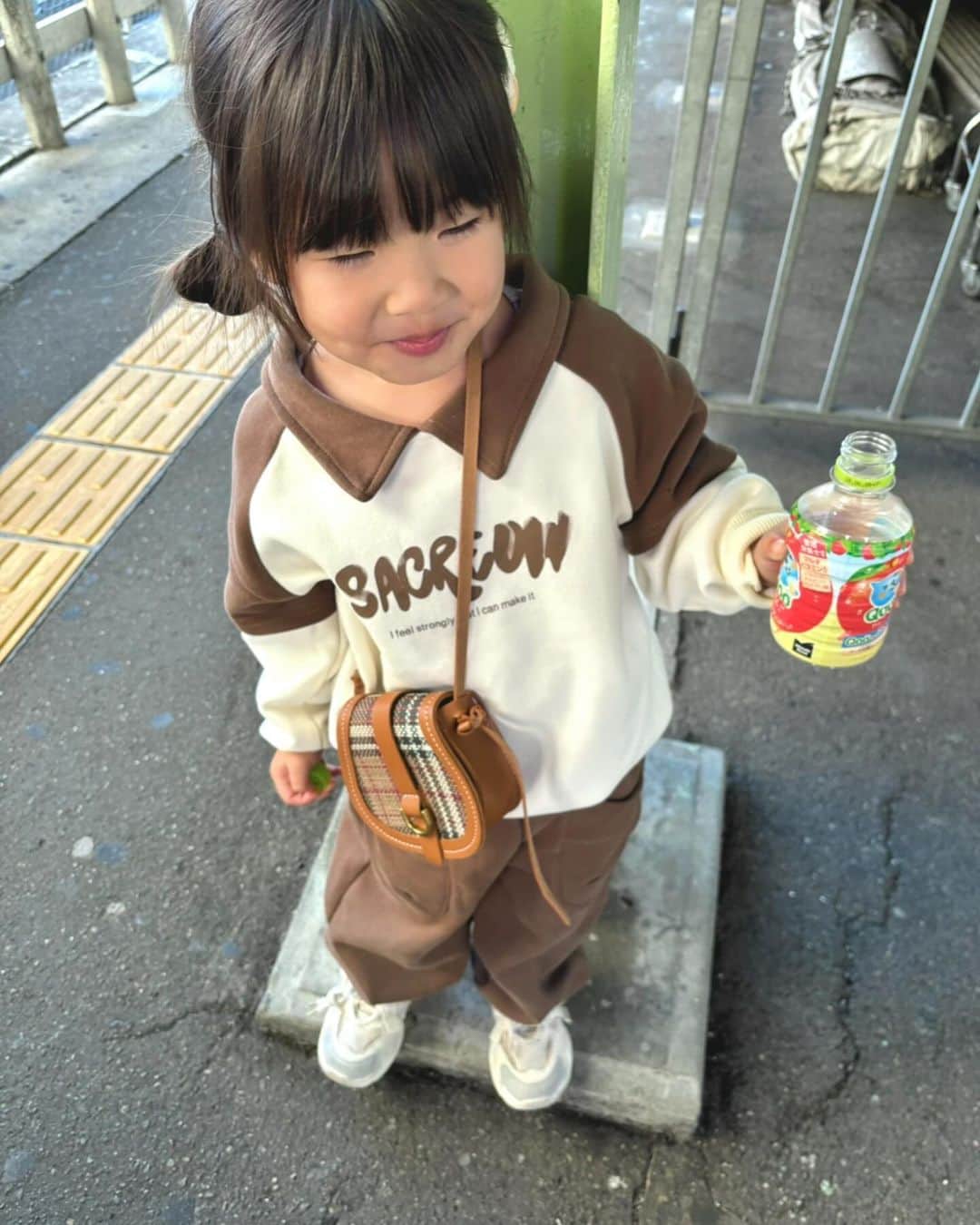 橋野彩葉さんのインスタグラム写真 - (橋野彩葉Instagram)「本日のお気に入りショット   #3歳  #女の子  #女の子ママ  #娘」11月23日 19時13分 - iroha_0521_