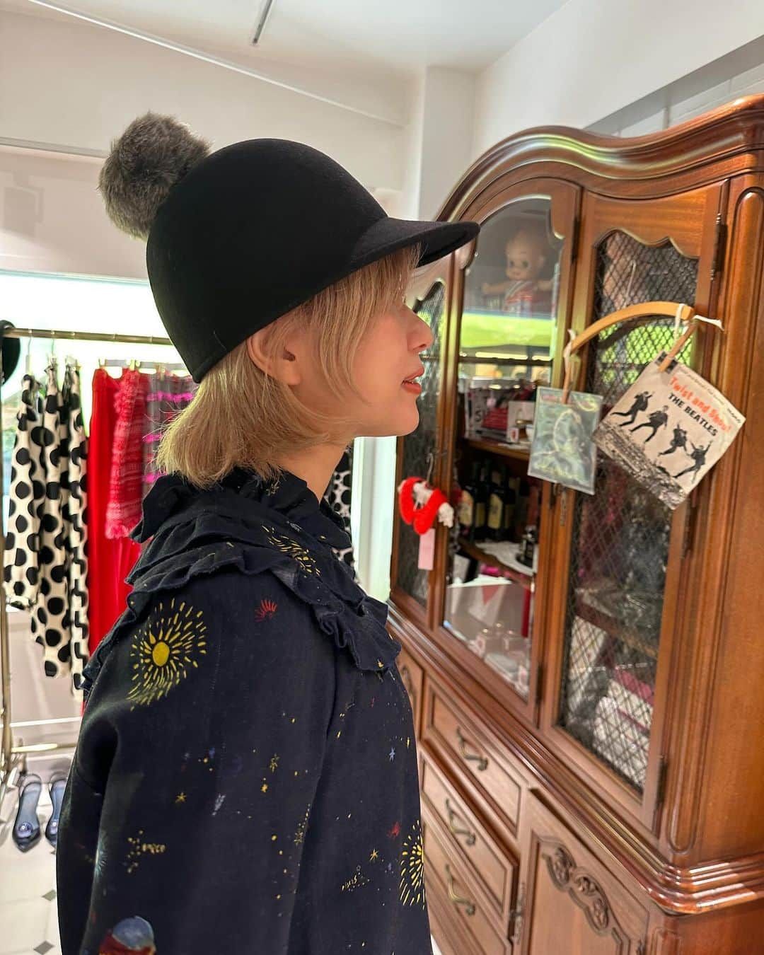 SHOKOさんのインスタグラム写真 - (SHOKOInstagram)「12月4日まで @sforshoko 青山店では、 @joelle_chapeau さんの素敵なお帽子のPOP UP SHOPを開催しています✨ 秋冬コレクションのお洋服や小物と合わせて、ぜひ世界観をお楽しみください🤎🤍🎩✨」11月23日 19時14分 - shoko_london