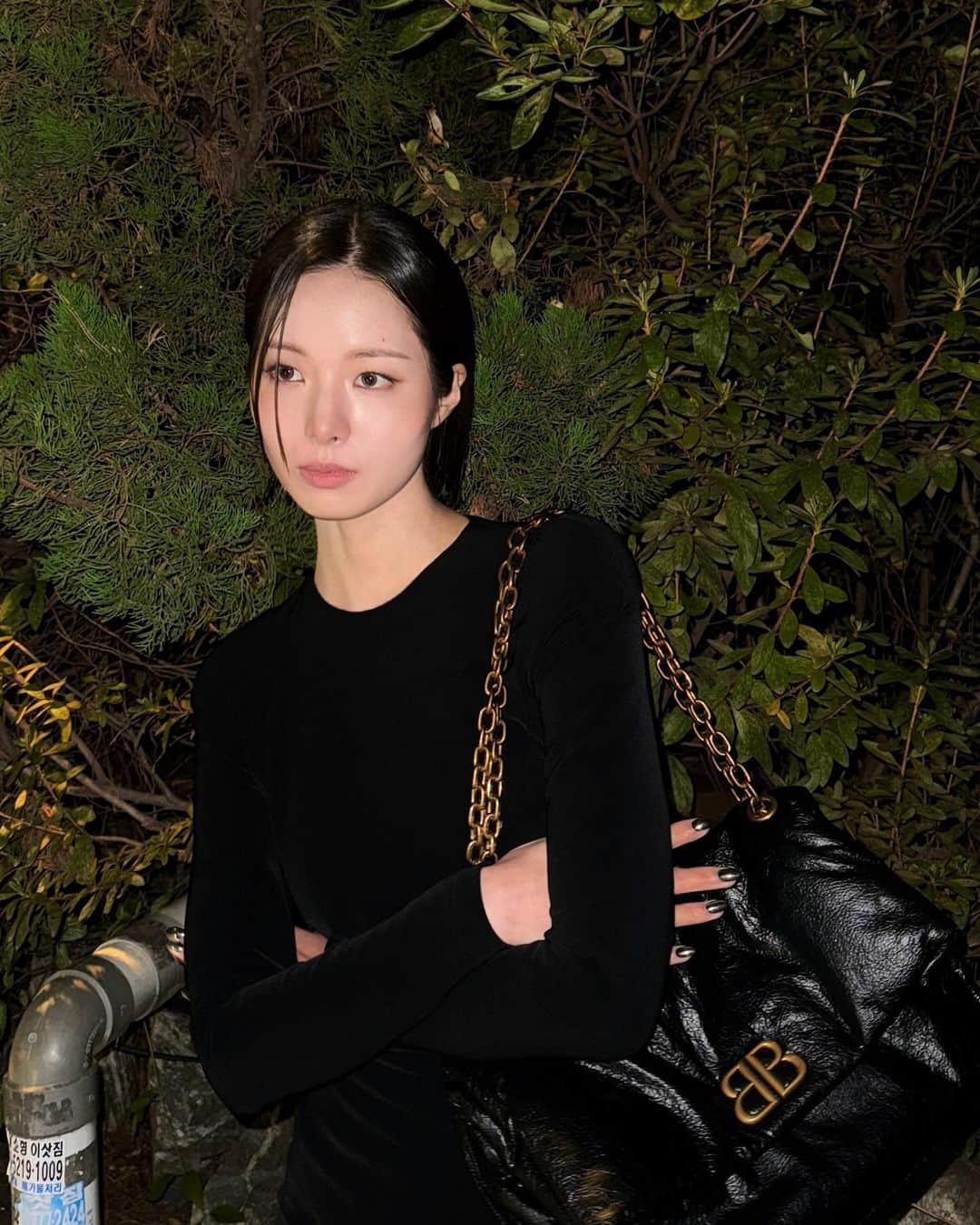 イム・キムのインスタグラム：「@balenciaga 🖤🪩」