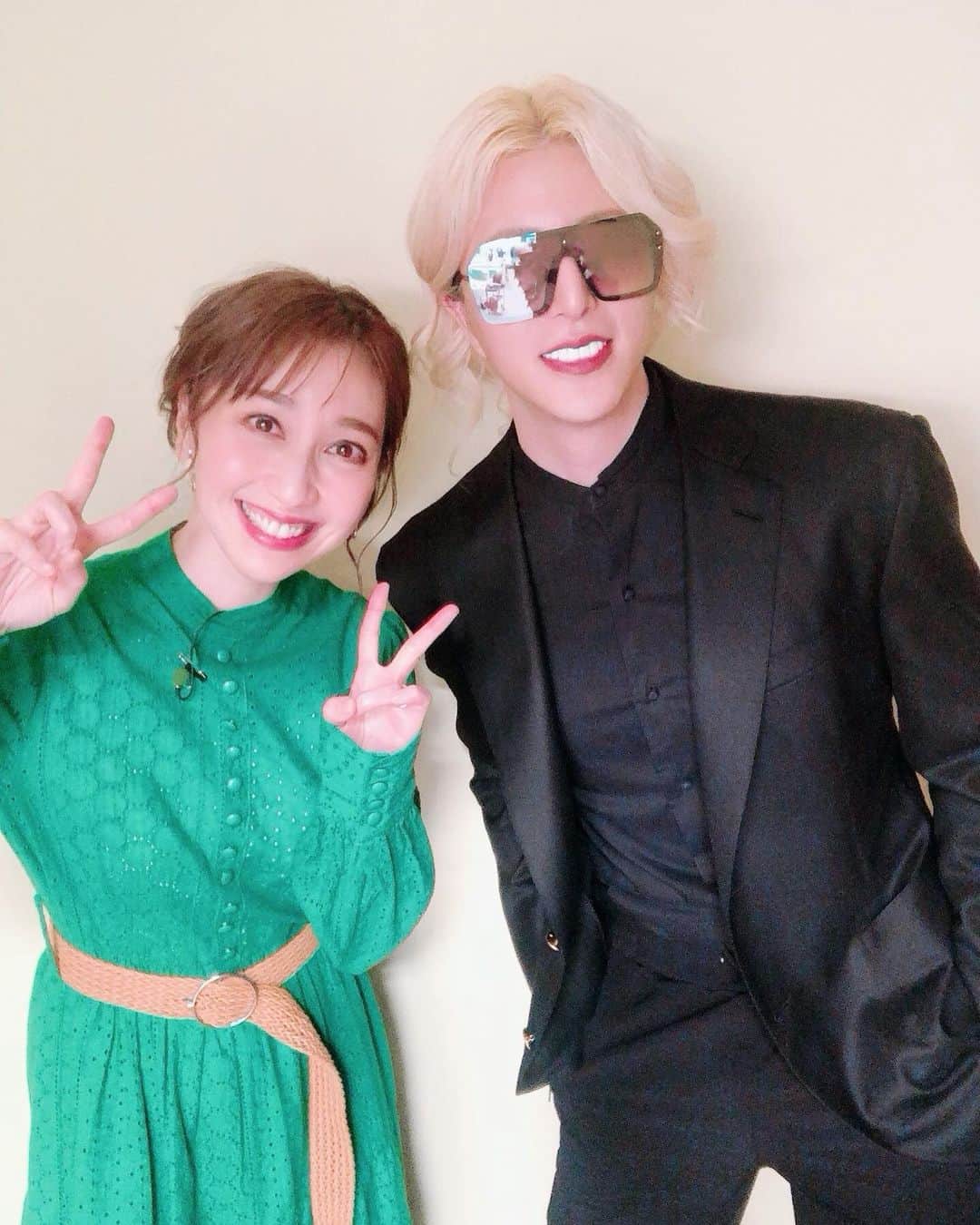 はいだしょうこさんのインスタグラム写真 - (はいだしょうこInstagram)「そして、 私が、ずっーとお会いしたかった方。  「ROLANDさま」😊✨  この方に会いたい！！とか、ほとんどない私ですが😌 テレビでお見かけする度に、素敵な方だなぁ。 いつか、お会いできたらいいなぁ。。。と密かに思っていました。  夢が叶った。。。☺️🫶  収録後、ドキドキしながら、お写真を撮って頂きました☺️ オーラがすごくて、輝いていたー😆💎✨  照れてるしょーこ😺 テレしょーこ😺😹  また、いつかどこかで、お会いできますように。。。  #上田と女が吠える夜  #ローランド様  #ずっと、お会いしたかった方✨ #うれしかった☺️🫶」11月23日 19時20分 - haida_shoko