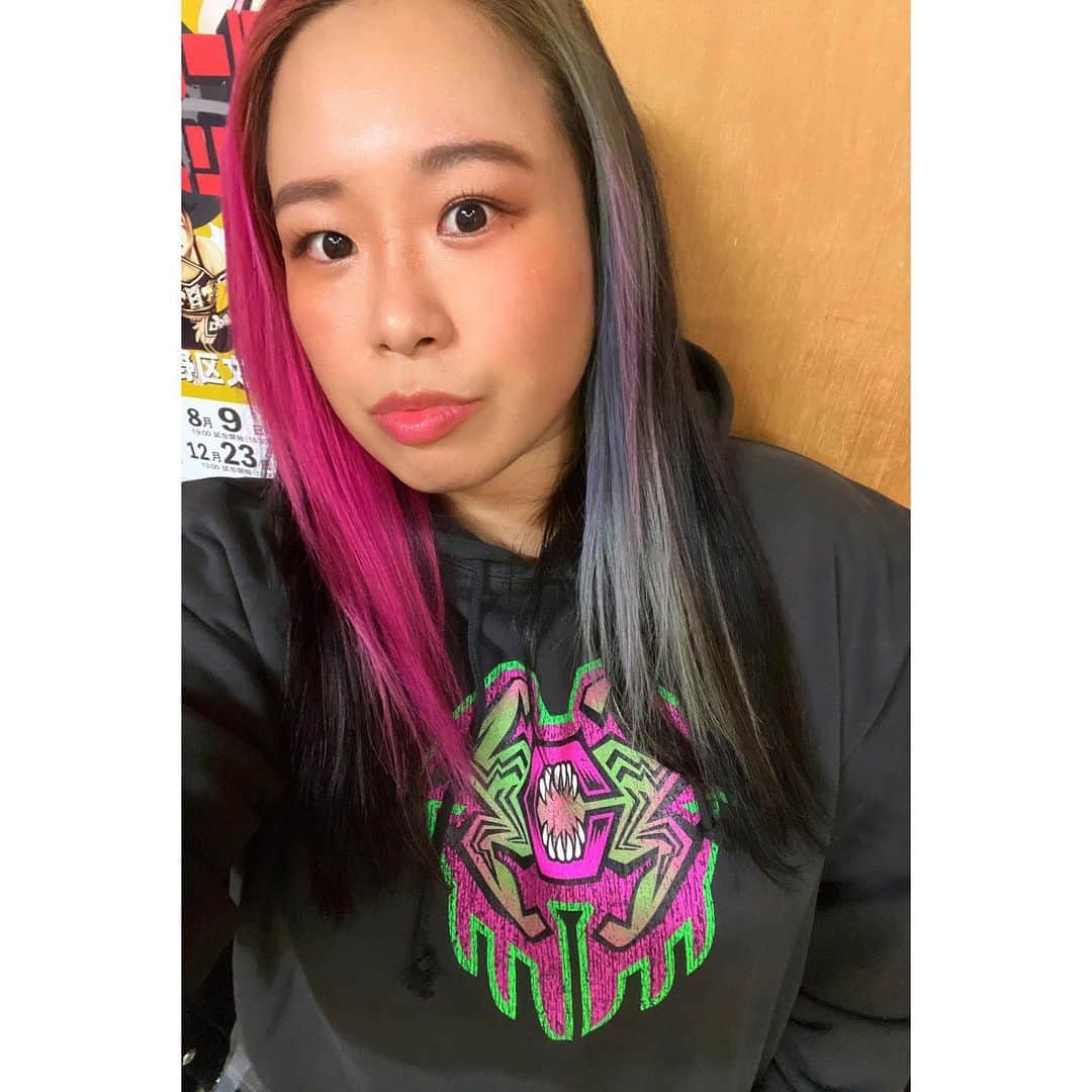 橋本千紘のインスタグラム：「怪物パーカー ⁡ 12月中旬よりSHOP-SENJOで販売予定🛍️ ⁡ 残り10枚ほど..👍 ⁡ ⁡ #SENJO #仙女 #ぎゅん #KAIBUTSU  #センダイガールズプロレスリング #sendaigirlspro  #女子プロレス #プロレス #prowrestling #prowrestler #筋肉女子  #道場 #training #muscle #musclegirl」